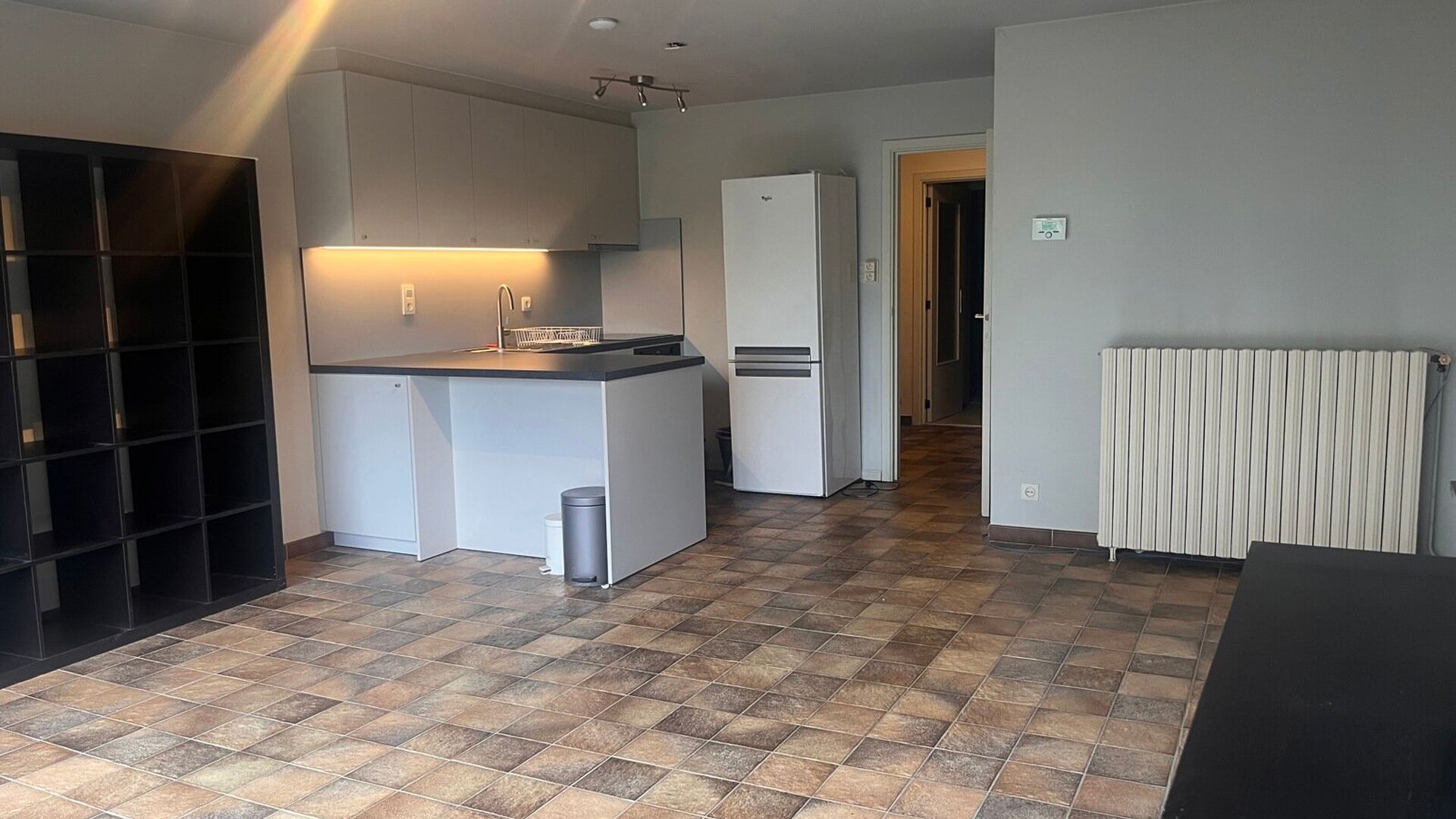 Appartement de 1 chambre à coucher situé au troisième étage de la Naamsepoort de Louvain. Cette situation privilégiée est un atout pour un jeune couple débutant ou une personne seule qui peut aller dans toutes les directions à partir de ce point d