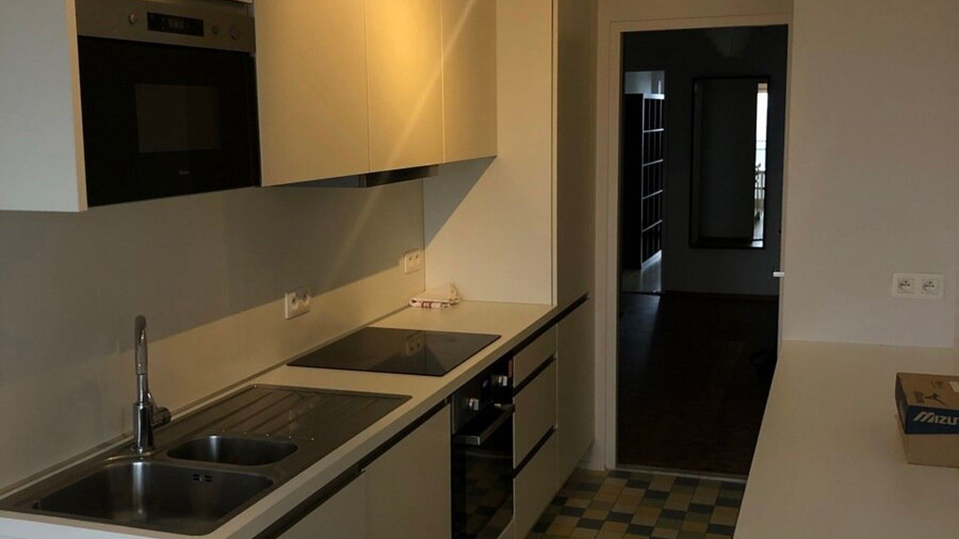Spacieux appartement lumineux de 2 chambres avec 2 terrasses et emplacement de parking &agrave; Heverlee

Ce tr&egrave;s spacieux appartement meubl&eacute; est situ&eacute; au huiti&egrave;me &eacute;tage et b&eacute;n&eacute;ficie d&rsquo;une grande luminosit&eacute; naturelle ainsi que d&rsquo;une belle vue d&eacute;gag
