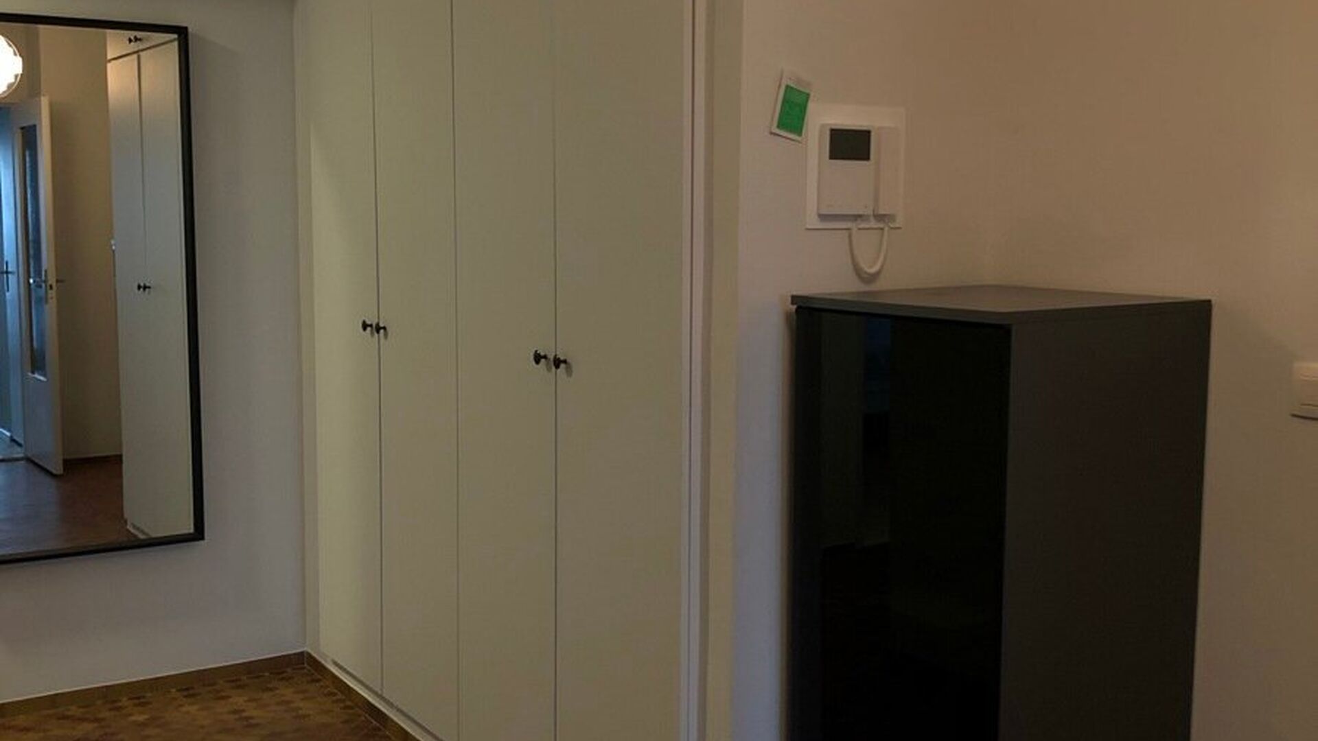 Spacieux appartement lumineux de 2 chambres avec 2 terrasses et emplacement de parking &agrave; Heverlee

Ce tr&egrave;s spacieux appartement meubl&eacute; est situ&eacute; au huiti&egrave;me &eacute;tage et b&eacute;n&eacute;ficie d&rsquo;une grande luminosit&eacute; naturelle ainsi que d&rsquo;une belle vue d&eacute;gag