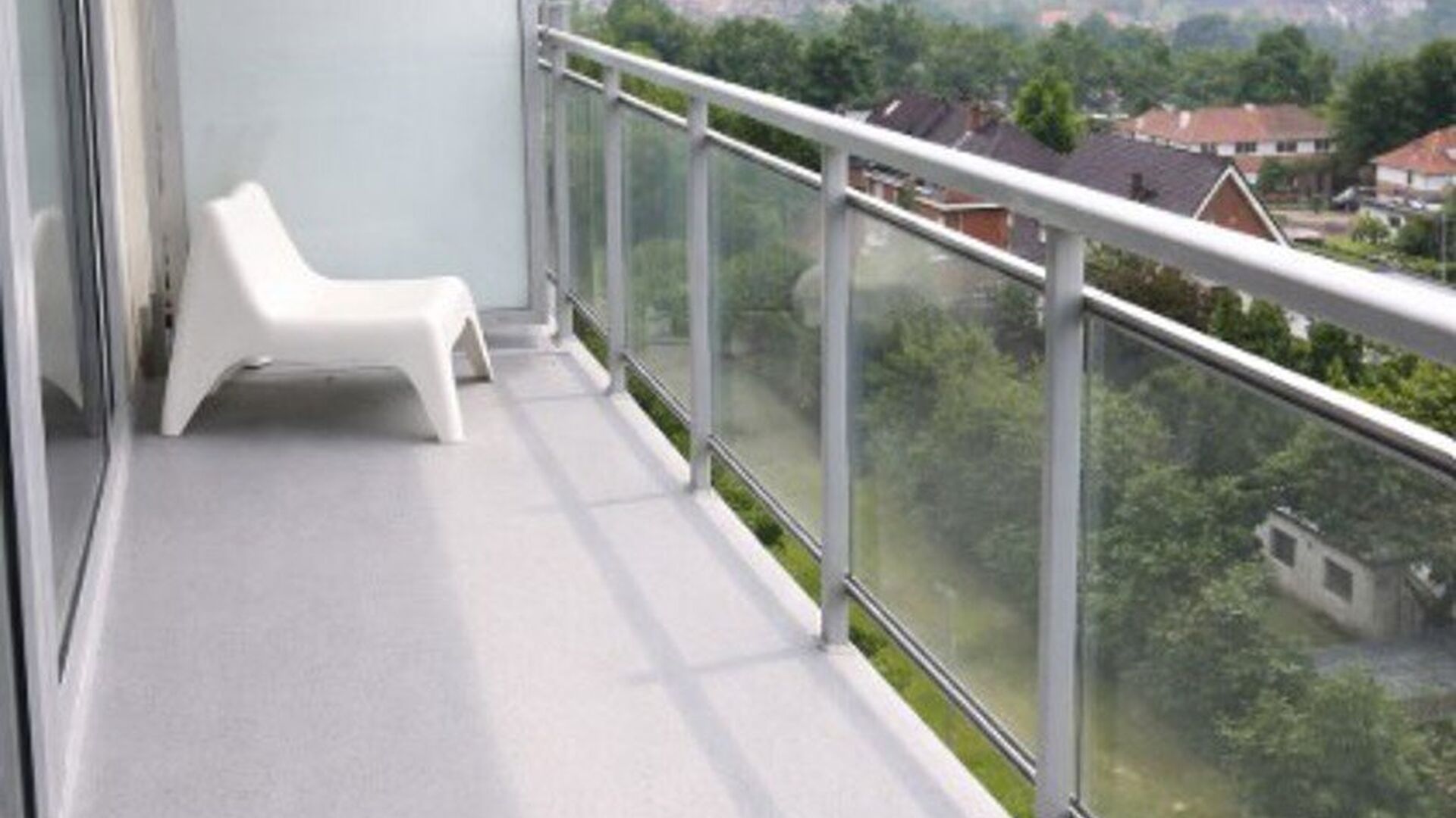 Spacieux appartement lumineux de 2 chambres avec 2 terrasses et emplacement de parking &agrave; Heverlee

Ce tr&egrave;s spacieux appartement meubl&eacute; est situ&eacute; au huiti&egrave;me &eacute;tage et b&eacute;n&eacute;ficie d&rsquo;une grande luminosit&eacute; naturelle ainsi que d&rsquo;une belle vue d&eacute;gag