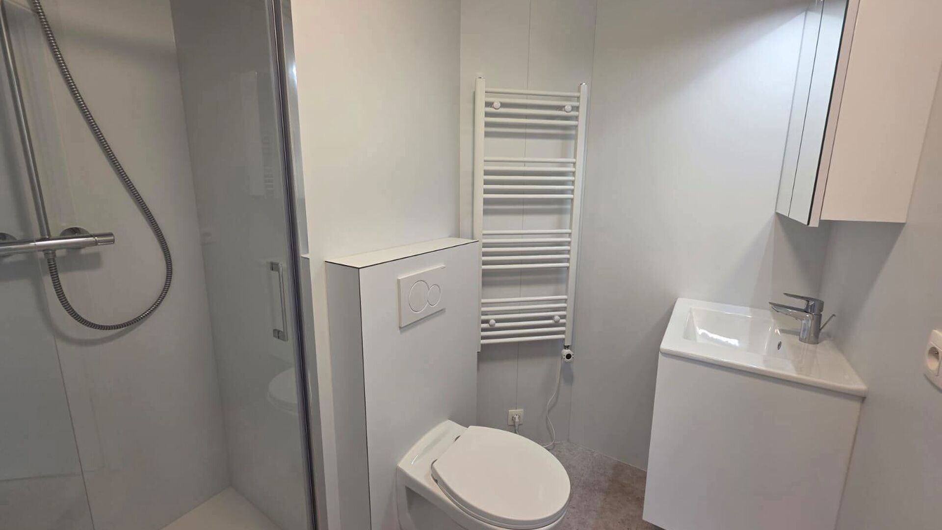 À deux pas de Louvain, ce magnifique studio situé dans la Leeuwerikenstraat, dans un quartier résidentiel calme à proximité de Heverlee, est disponible pour la prochaine année académique.
À distance de marche, vous trouverez un large choix de res