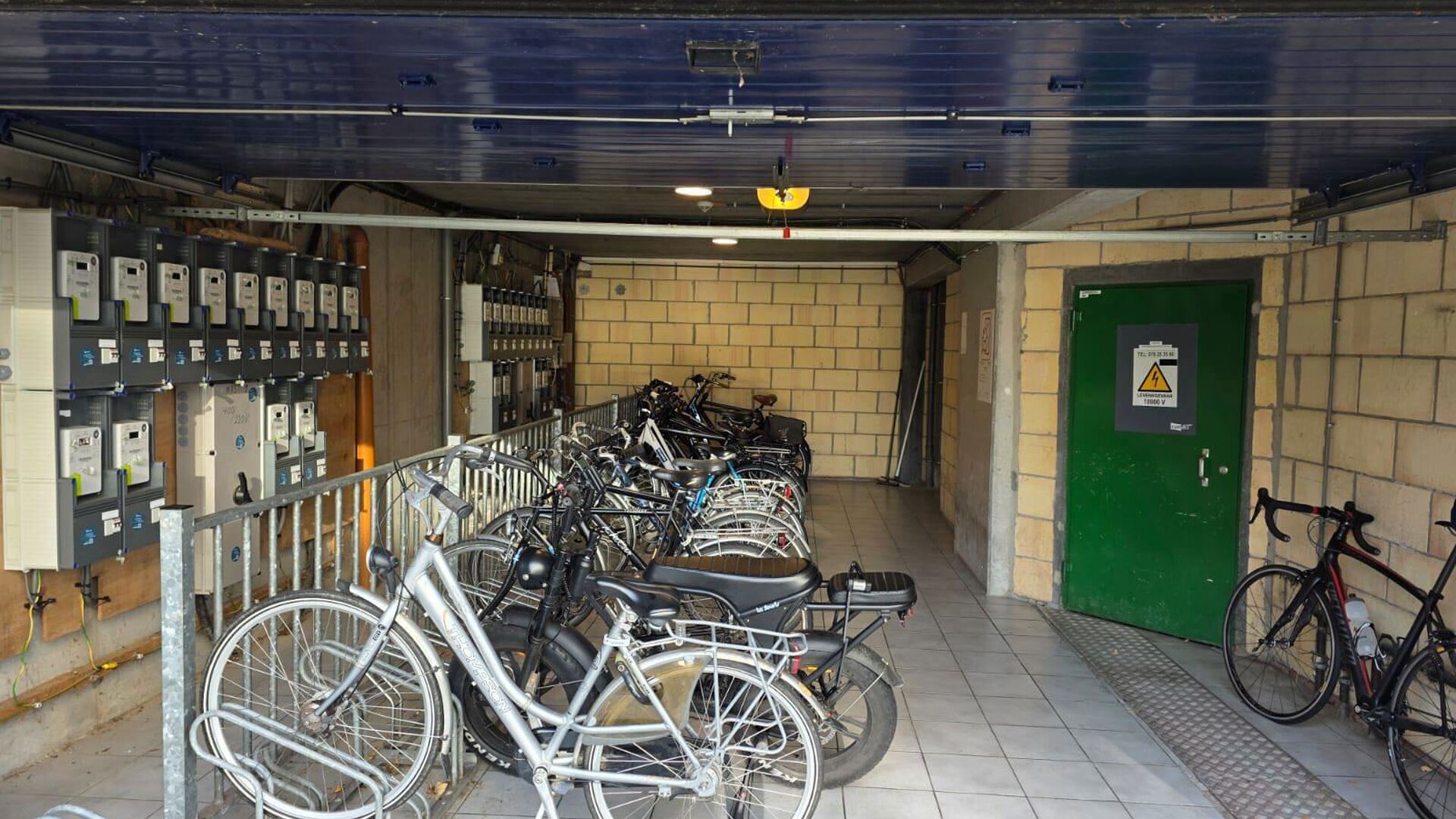 À deux pas de Louvain, ce magnifique studio situé dans la Leeuwerikenstraat, dans un quartier résidentiel calme à proximité de Heverlee, est disponible pour la prochaine année académique.
À distance de marche, vous trouverez un large choix de res