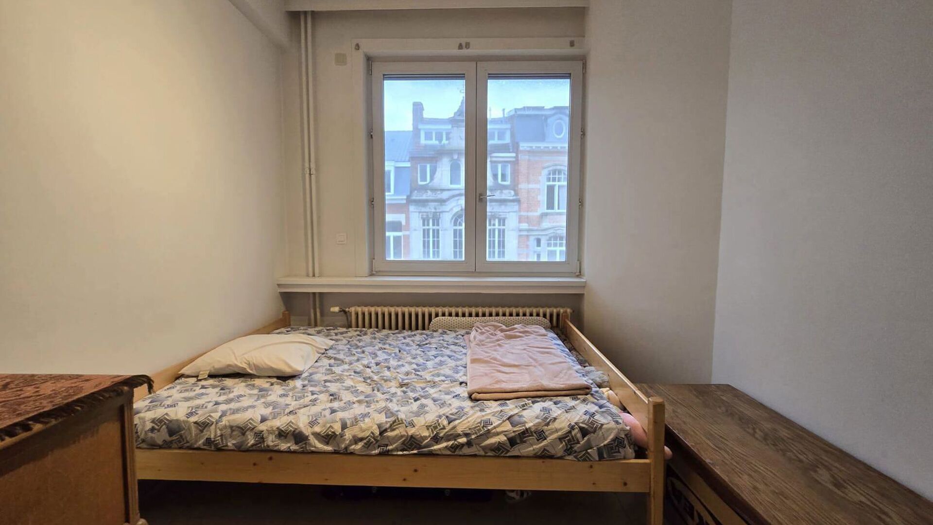 Appartement lumineux et cosy avec ascenseur – idéal pour une personne seule ou un couple
Cet agréable appartement est situé au troisième étage d’un immeuble bien entretenu avec ascenseur et bénéficie, grâce à son emplacement à l’avant, d