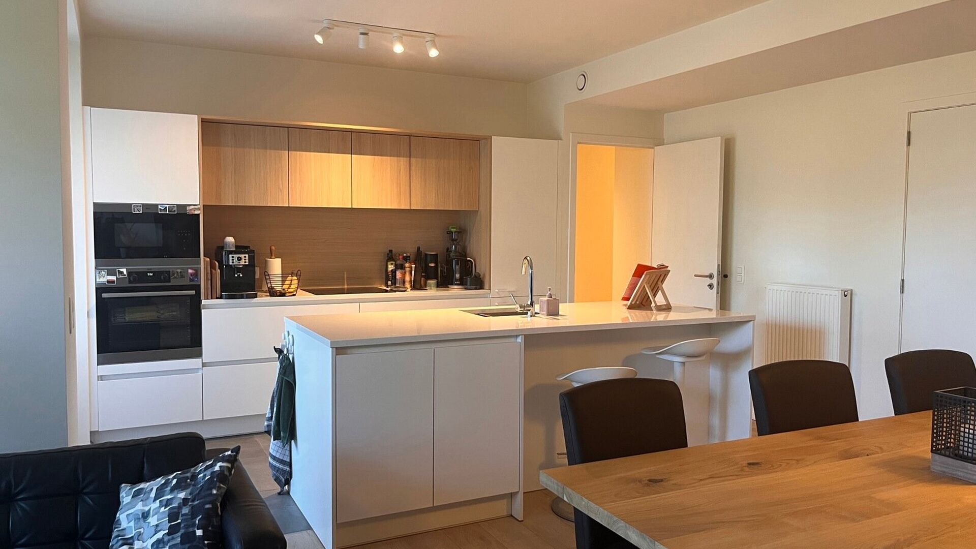 Prachtige nieuwbouw gelijkvloer appartementen te huur in nieuwe Residentie aan de Umafolaan te Herent. Deze nieuwe residenties zijn ideaal gelegen, op wandelafstand van station Herent en op fietsafstand van centrum Leuven en toch heel rustig. Op het gelij