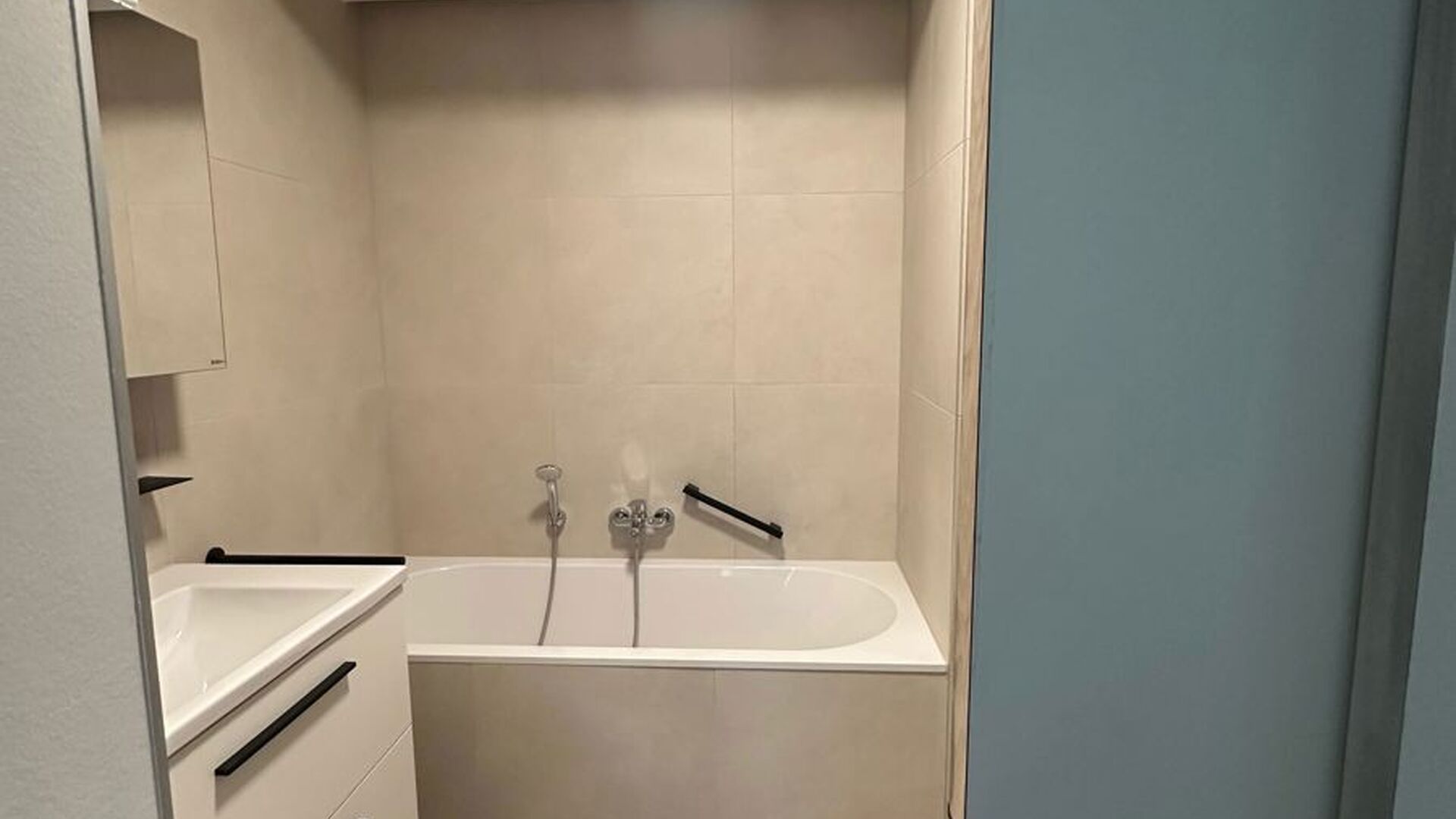 Luxueus nieuwbouwappartement met 2 slaapkamers in gloednieuw woonproject Burenberg.
 
Dit energiezuinig nieuwbouwappartement maakt deel uit van het prestigieuze woonproject Burenberg. Een nieuwe ontwikkeling in Leuven met verschillende troeven zoals de ru