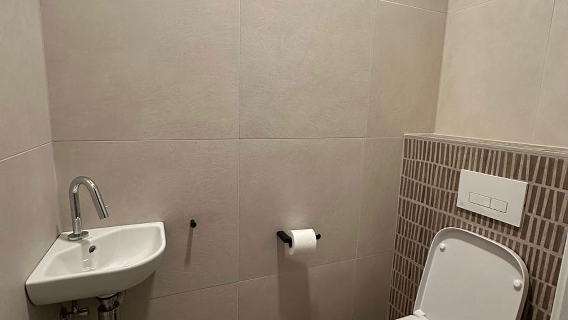 Luxueus nieuwbouwappartement met 2 slaapkamers in gloednieuw woonproject Burenberg.
 
Dit energiezuinig nieuwbouwappartement maakt deel uit van het prestigieuze woonproject Burenberg. Een nieuwe ontwikkeling in Leuven met verschillende troeven zoals de ru