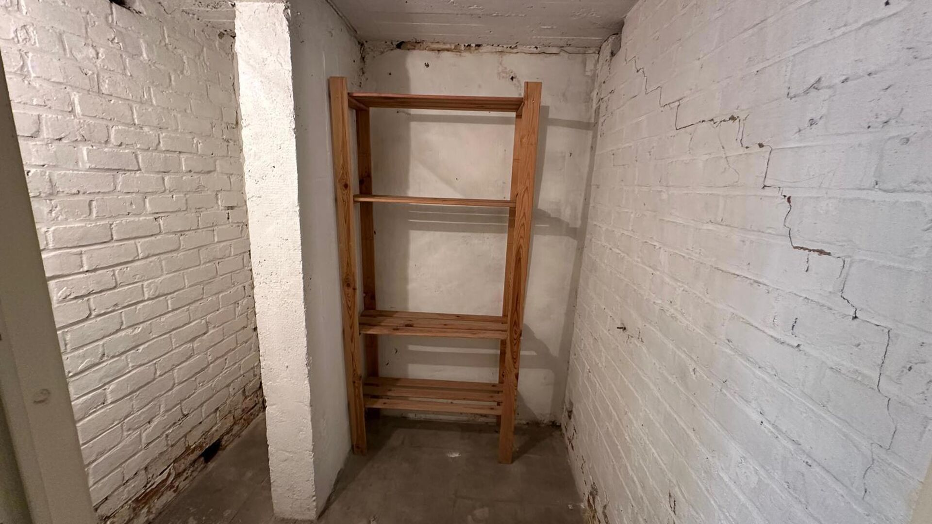 Te huur: Lichtrijk 2-slaapkamer appartement in hartje Leuven
Dit ruim en lichtrijk appartement op de 3de verdieping is uitstekend gelegen aan het Herbert Hooverplein, pal in hartje Leuven. Een absolute toplocatie met alle voorzieningen op wandelafstand: w