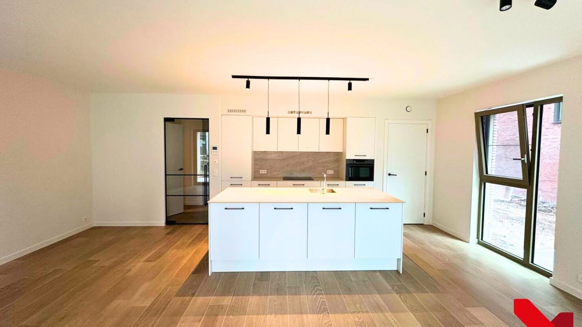 Luxueus nieuwbouwappartement met 2 slaapkamers in gloednieuw woonproject Burenberg.
 
Dit energiezuinig nieuwbouwappartement maakt deel uit van het prestigieuze woonproject Burenberg. Een nieuwe ontwikkeling in Leuven met verschillende troeven zoals de ru