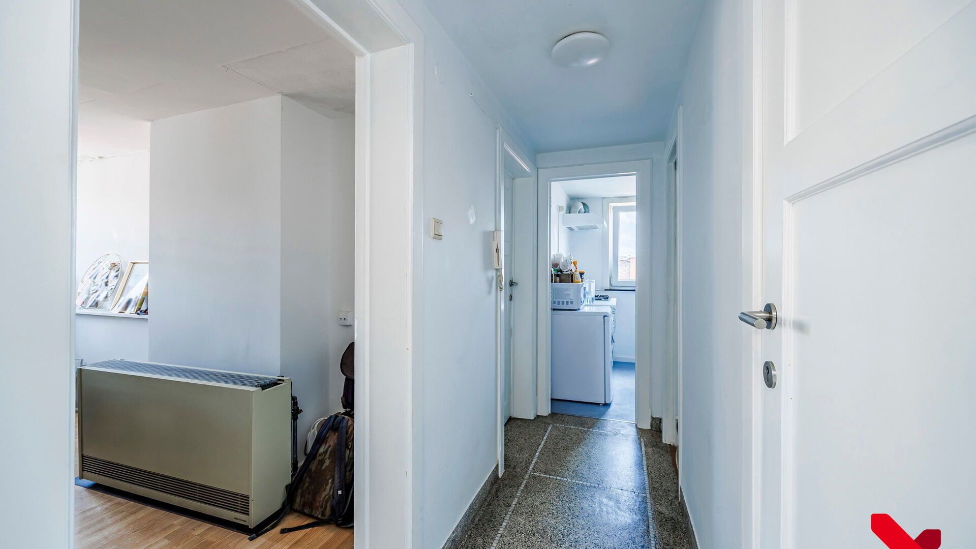 Te renoveren 1-slaapkamerappartement met inpandige garage in hartje Leuven

Ben je op zoek naar een charmant appartement in het bruisende centrum van Leuven? Dan is dit pand in de Ravenstraat, op de hoek met de Mussenstraat, misschien wel precies wat je z