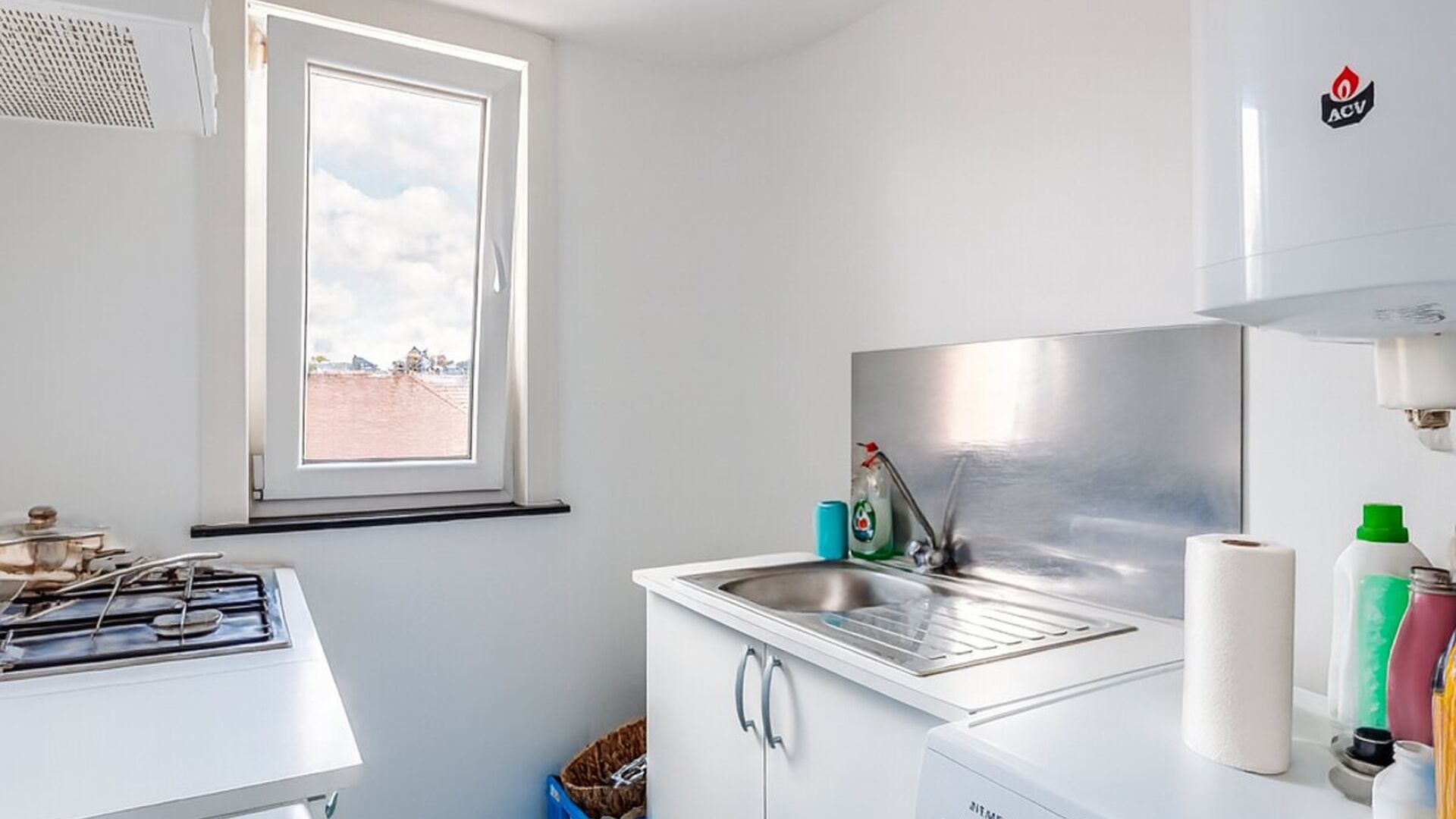 Te renoveren 1-slaapkamerappartement met inpandige garage in hartje Leuven
Ben je op zoek naar een charmant appartement in het bruisende centrum van Leuven? Dan is dit pand in de Ravenstraat, op de hoek met de Mussenstraat, misschien wel precies wat je z