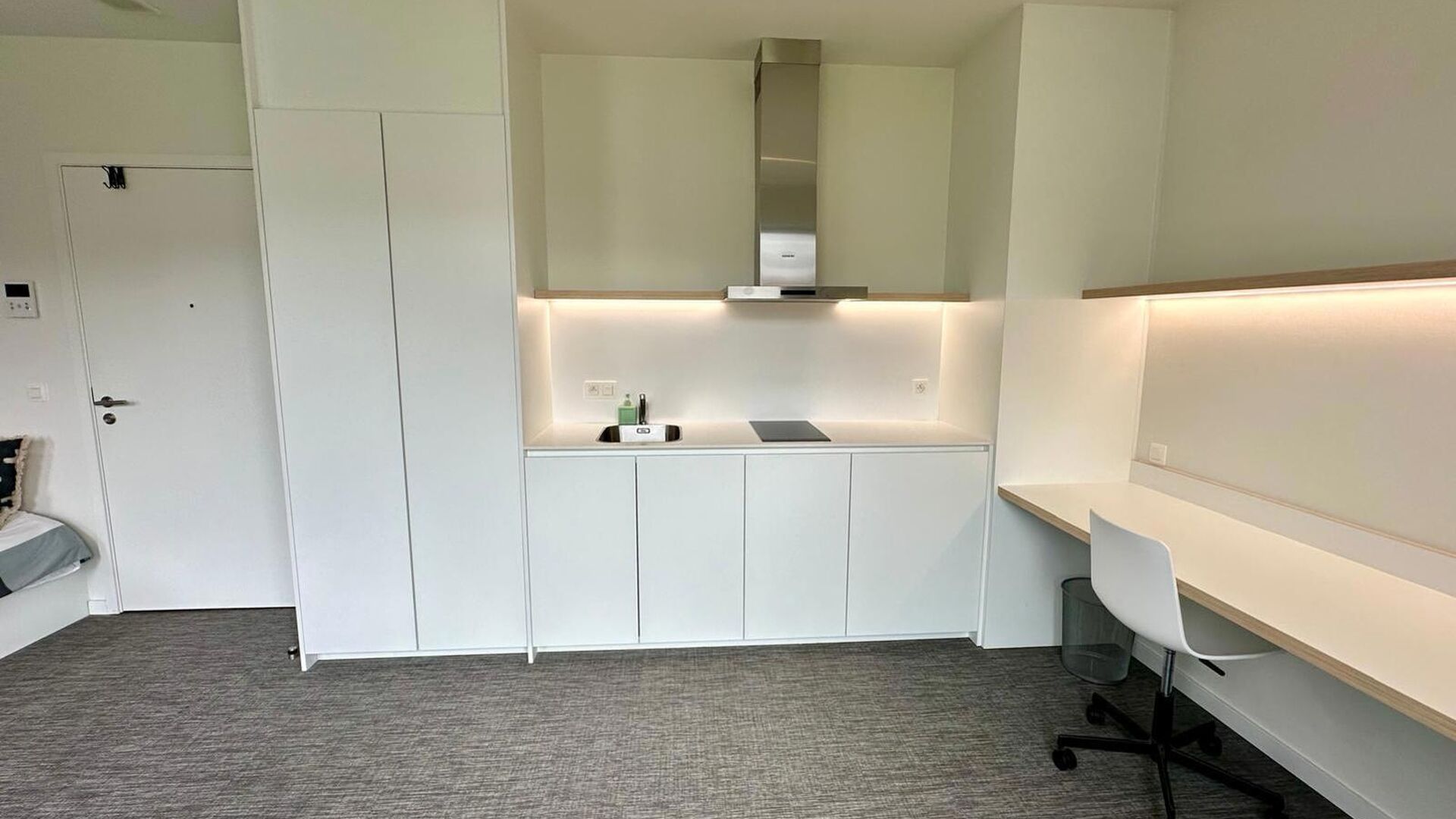 Chambre &eacute;tudiante situ&eacute;e dans une r&eacute;sidence &eacute;tudiante conviviale &agrave; un emplacement de premier choix.  
Dans le logement lou&eacute;, les &eacute;quipements/services suivants sont pr&eacute;sents et partag&eacute;s avec les autres habitants : une cuisine &eacute;quip&eacute;e, un grand s
