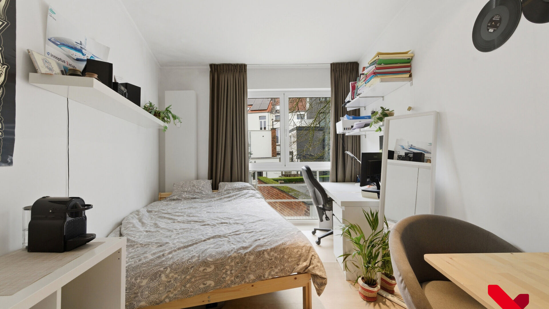 Bienvenue &agrave; Louvain ! Ce studio confortable est situ&eacute; dans la dynamique Tiensestraat, un quartier r&eacute;put&eacute; non seulement pour son ambiance anim&eacute;e, mais aussi pour son excellente accessibilit&eacute;. Les transports en commun, les commerces et les infrastruct