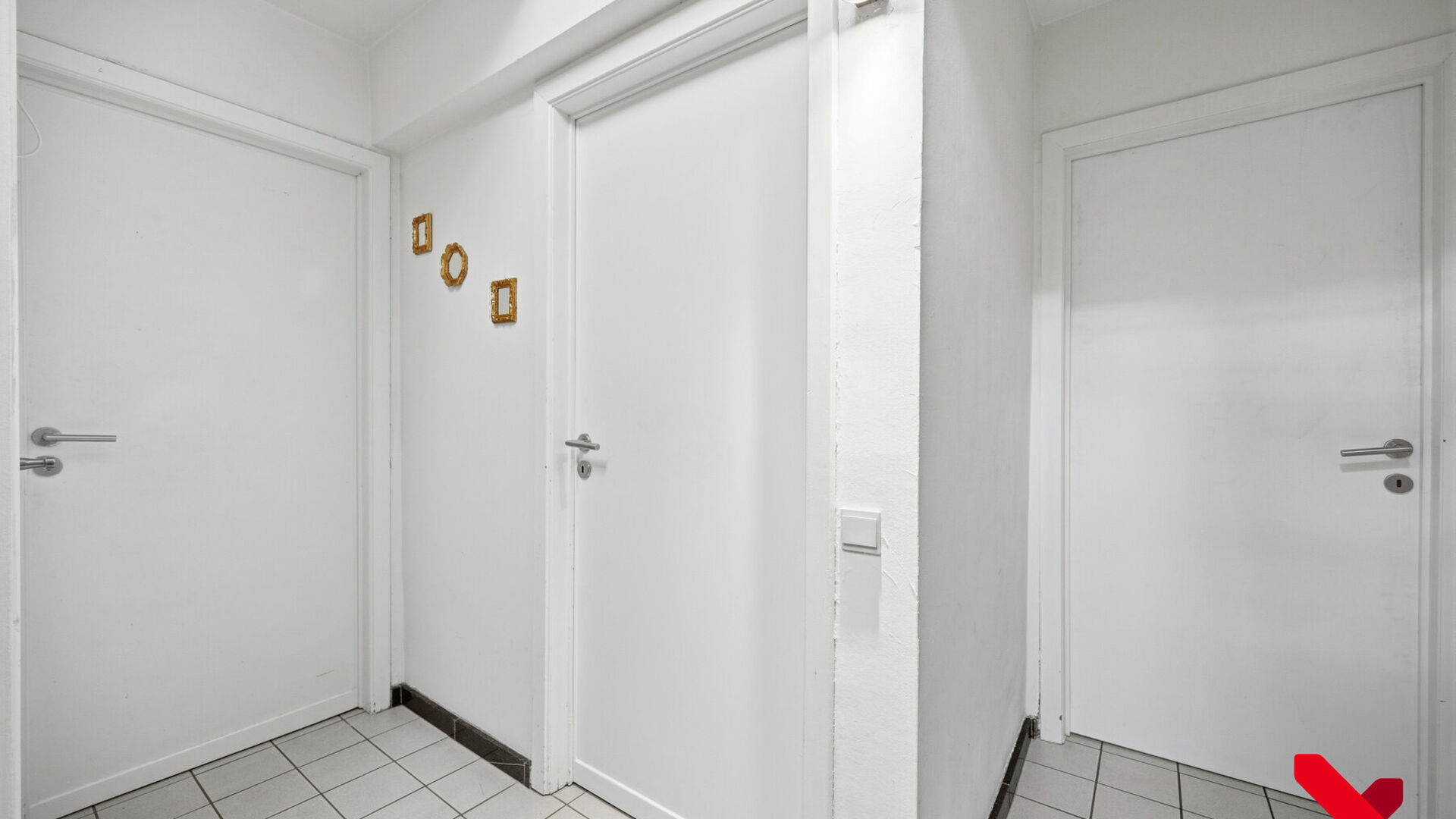 Welcome to Kessel-Lo! This charming duplex apartment enjoys an excellent location close to the center of Leuven. Shops, schools, public transport, and various sports and recreational facilities are within walking and cycling distance, offering an ideal co