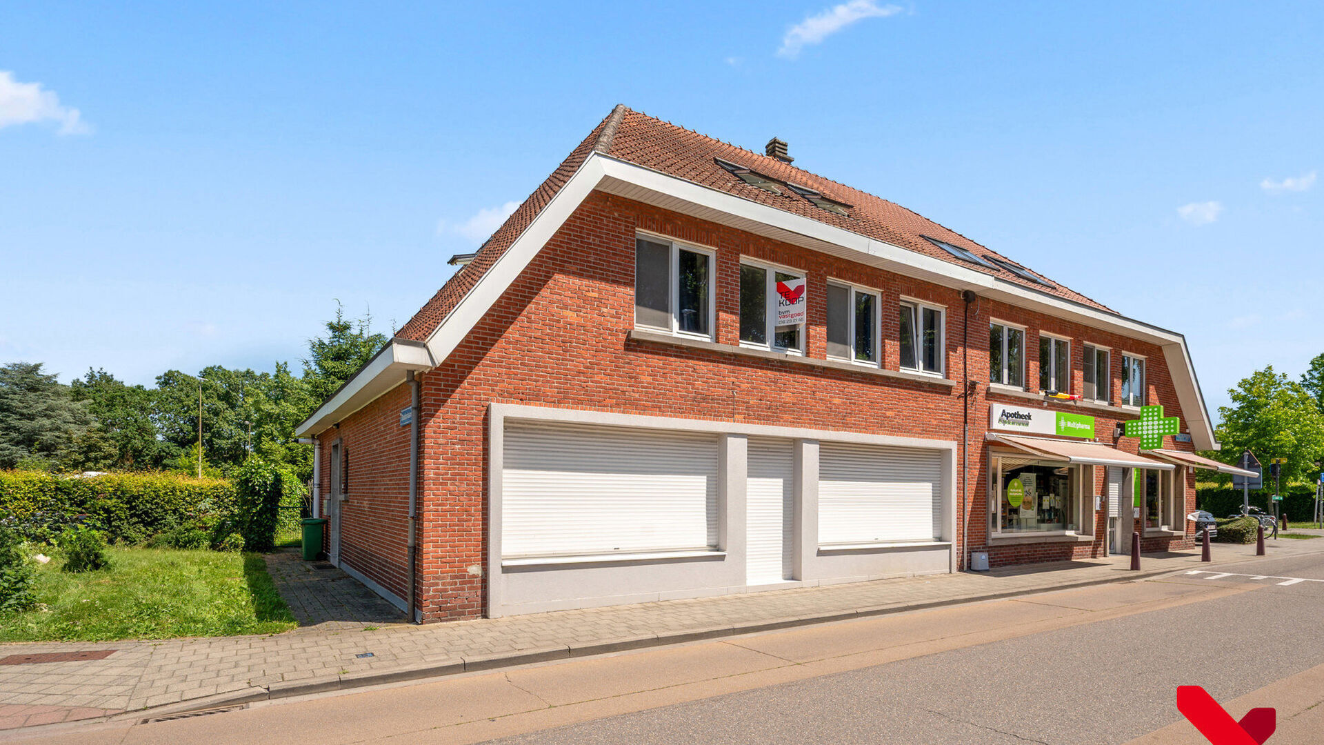 Welcome to Kessel-Lo! This charming duplex apartment enjoys an excellent location close to the center of Leuven. Shops, schools, public transport, and various sports and recreational facilities are within walking and cycling distance, offering an ideal co