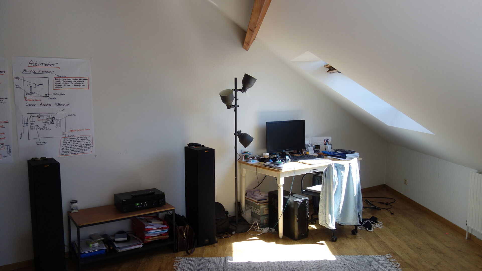 Tof gelegen duplex appartement in een kleinschalig gebouw op het 1e en 2e verdiep met zonnig terras. Gelegen in het centrum van Kessel-Lo op wandelafstand van Leuven station, park en de supermarkt. Het appartement omvat op de eerste verdieping een ruime l