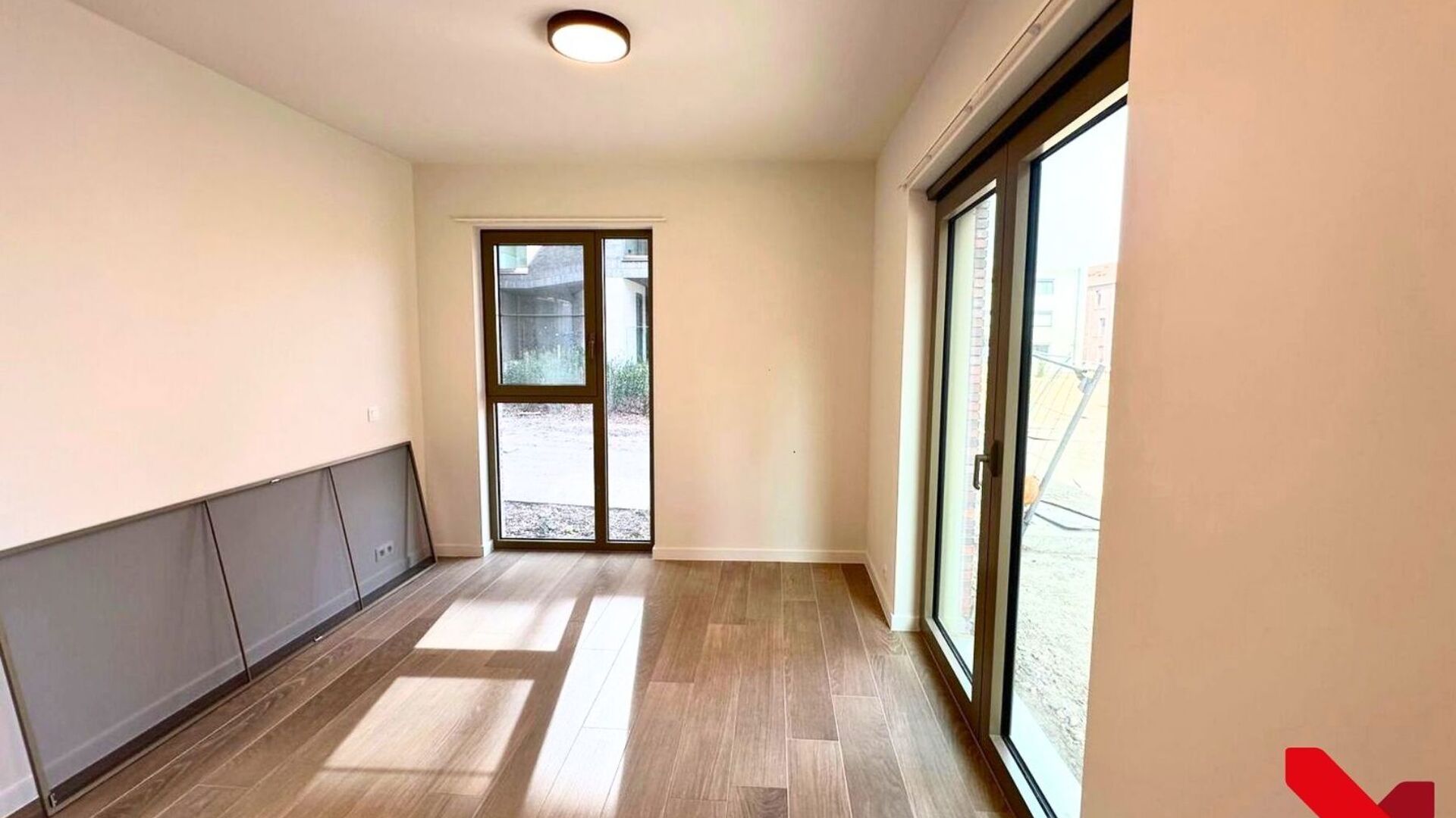 Luxury newly built apartment with 2 bedrooms in the brand-new residential project Burenberg.
This energy-efficient newly built apartment is part of the prestigious Burenberg residential project—a new development in Leuven offering many advantages, such