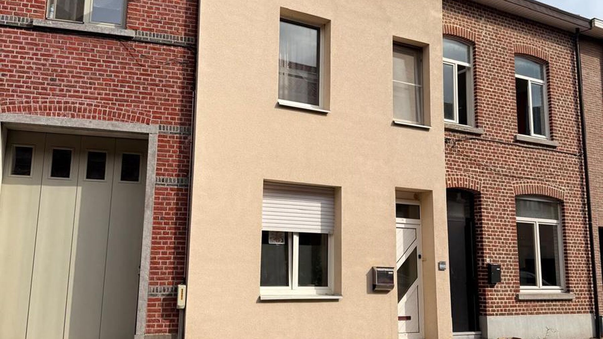 This charming home is located in the quiet and cozy Richard Valvekensstraat in Kessel-op. The home offers an ideal combination of comfort and tranquility, perfect for those looking for a nice place to live in a green and quiet environment.

The house has 