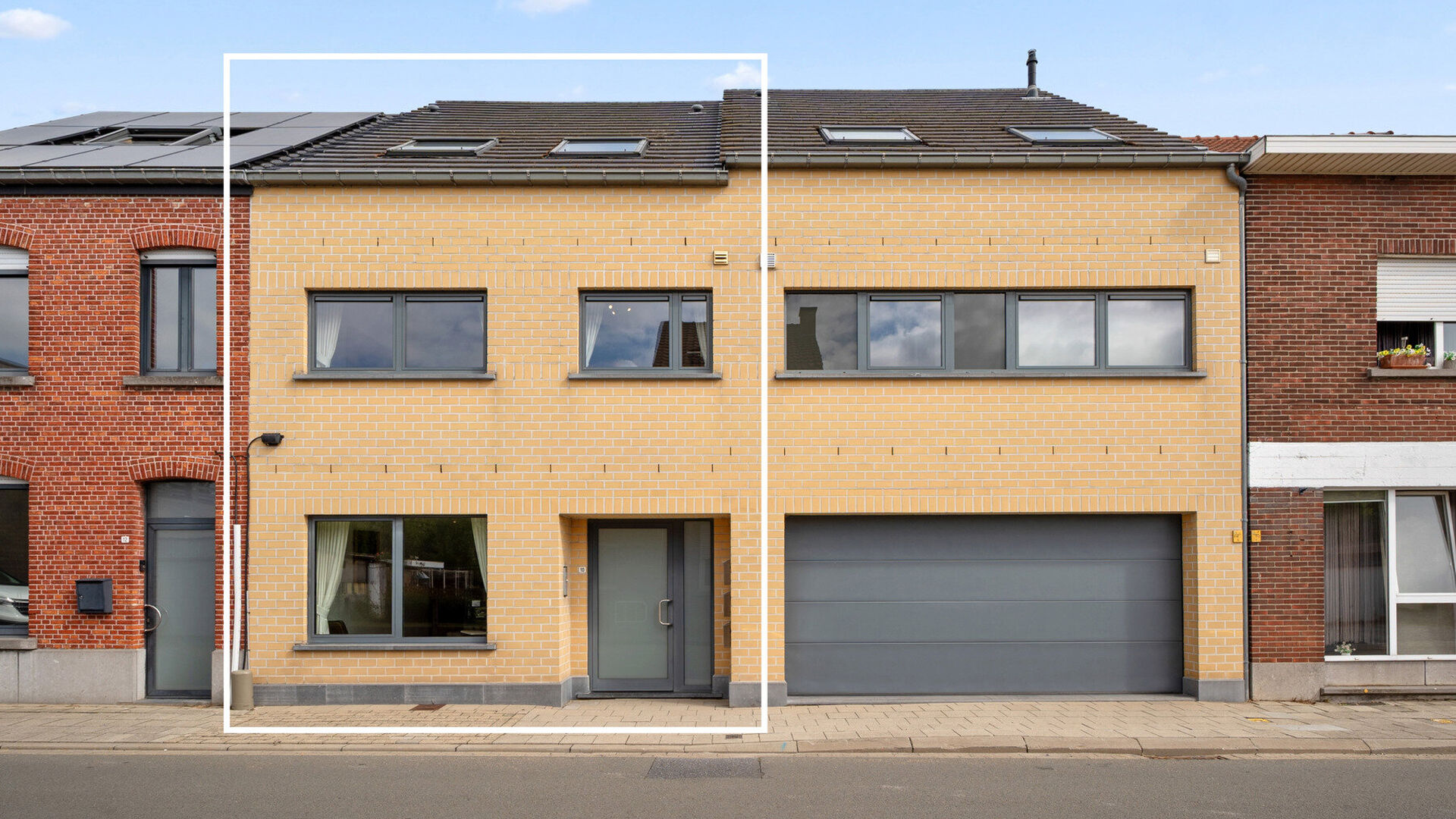Bienvenue &agrave; Wilsele ! &Agrave; deux pas de Louvain, du canal et des &eacute;tangs de Bellefroid, d&eacute;couvrez ce spacieux bien, pr&ecirc;t &agrave; emm&eacute;nager, compos&eacute; d'un studio au rez-de-chauss&eacute;e et d'un duplex aux premier et deuxi&egrave;me &eacute;tages, vendu comme un seul ensemble.