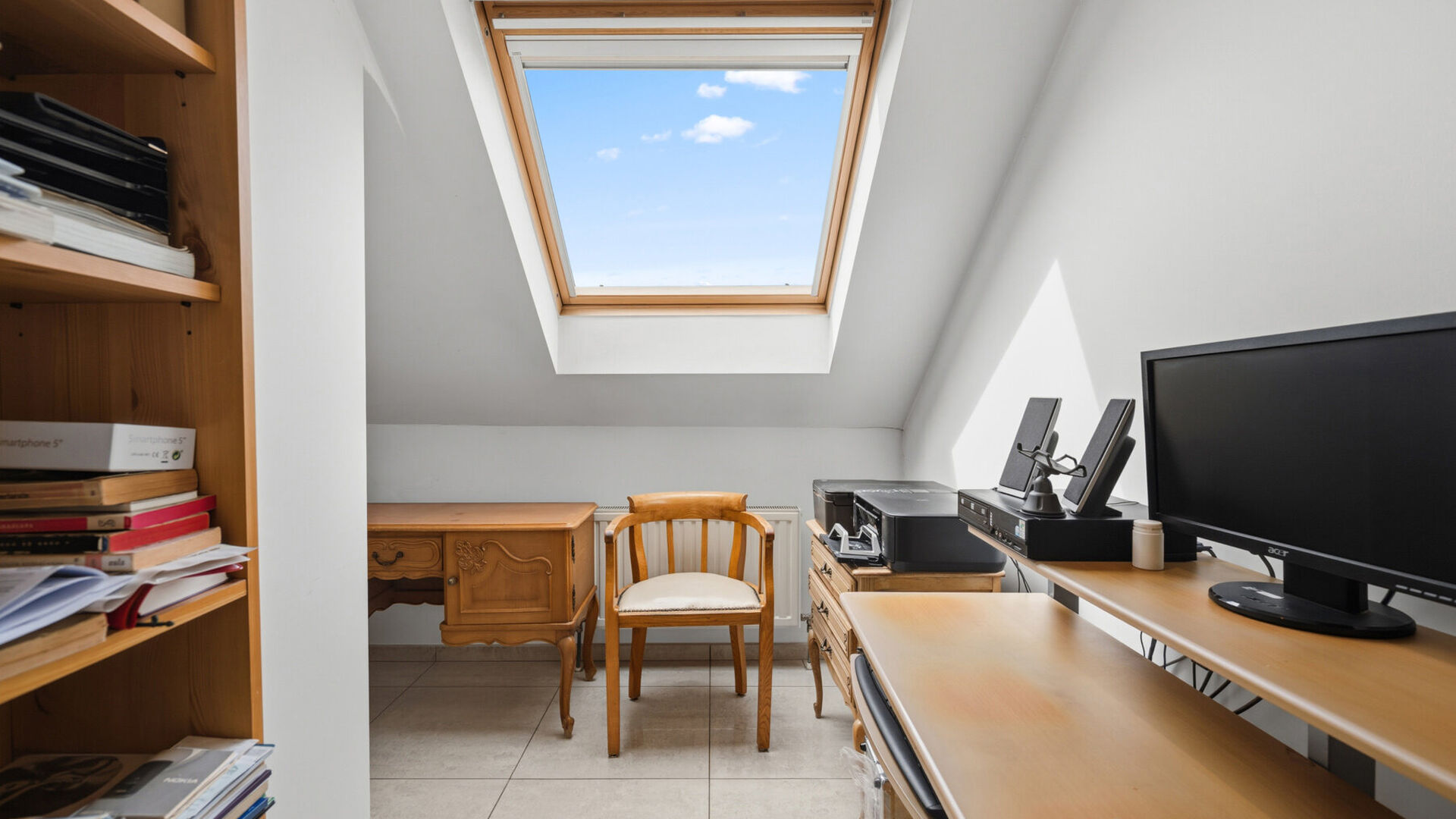 Bienvenue &agrave; Wilsele ! &Agrave; deux pas de Louvain, du canal et des &eacute;tangs de Bellefroid, d&eacute;couvrez ce spacieux bien, pr&ecirc;t &agrave; emm&eacute;nager, compos&eacute; d'un studio au rez-de-chauss&eacute;e et d'un duplex aux premier et deuxi&egrave;me &eacute;tages, vendu comme un seul ensemble.