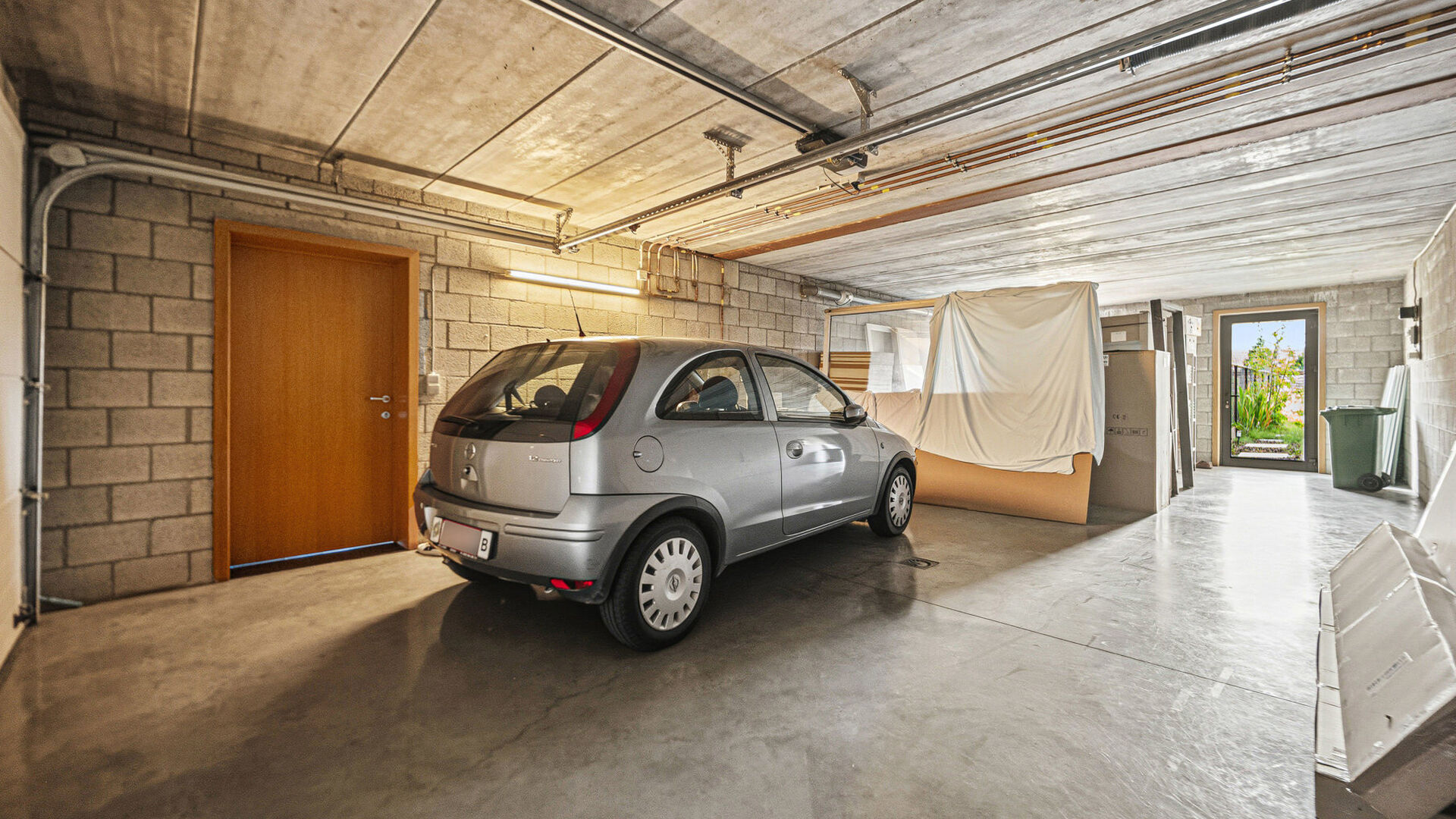 Bienvenue &agrave; Wilsele ! &Agrave; deux pas de Louvain, du canal et des &eacute;tangs de Bellefroid, d&eacute;couvrez ce spacieux bien, pr&ecirc;t &agrave; emm&eacute;nager, compos&eacute; d'un studio au rez-de-chauss&eacute;e et d'un duplex aux premier et deuxi&egrave;me &eacute;tages, vendu comme un seul ensemble.
