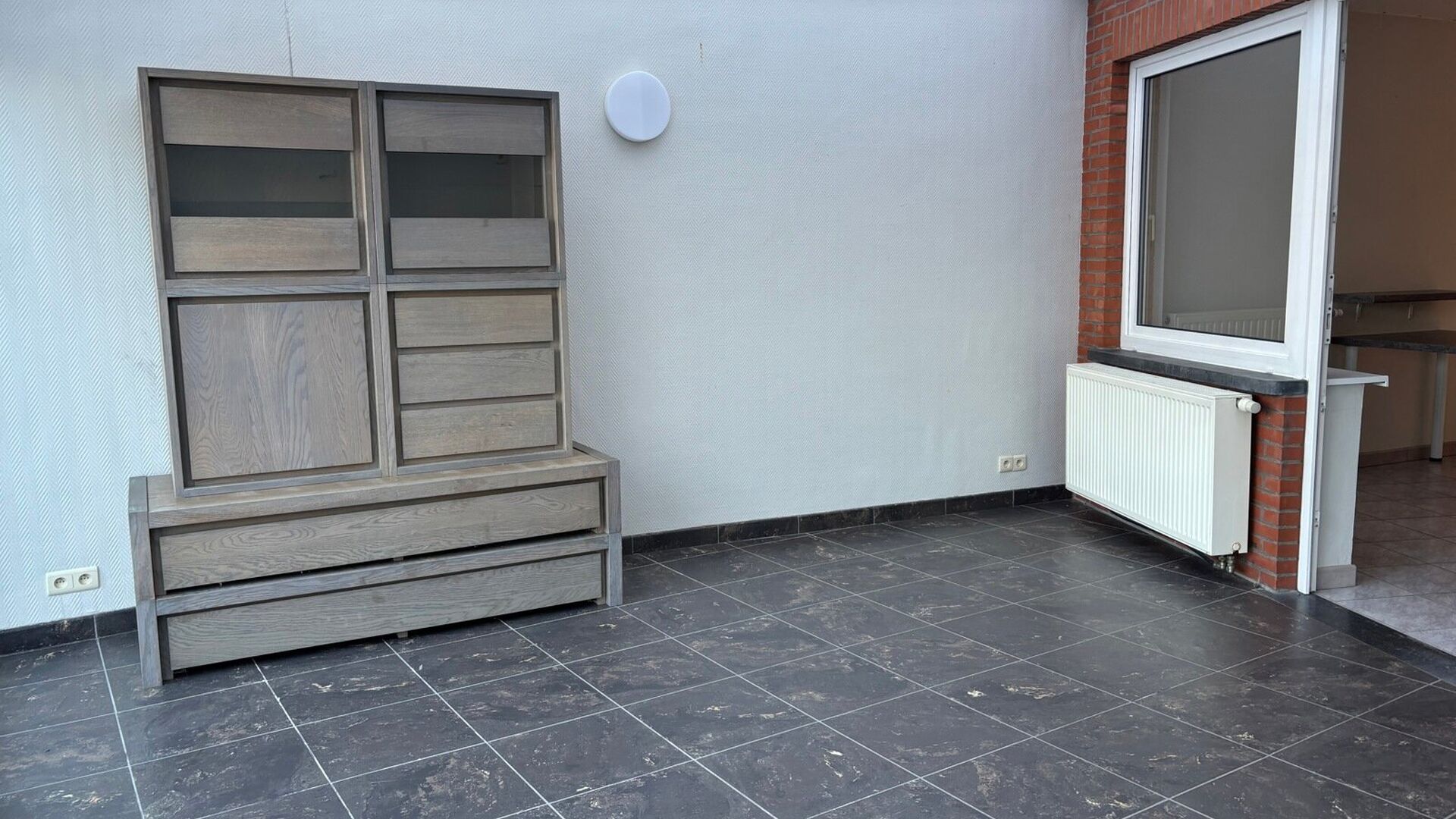 Cette charmante maison est située dans la tranquille et accueillante Richard Valvekensstraat à Kessel-op. La propriété offre une combinaison idéale de confort et de tranquillité, parfaite pour ceux qui recherchent un endroit agréable à vivre dans