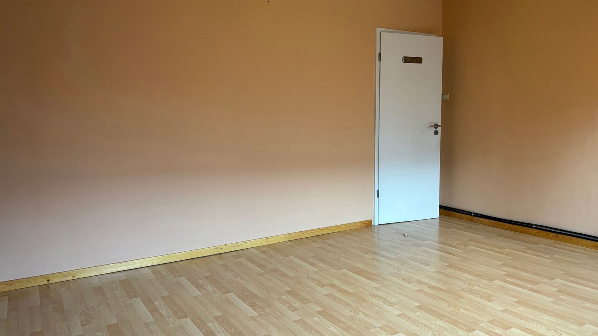 Cette charmante maison est située dans la tranquille et accueillante Richard Valvekensstraat à Kessel-op. La propriété offre une combinaison idéale de confort et de tranquillité, parfaite pour ceux qui recherchent un endroit agréable à vivre dans