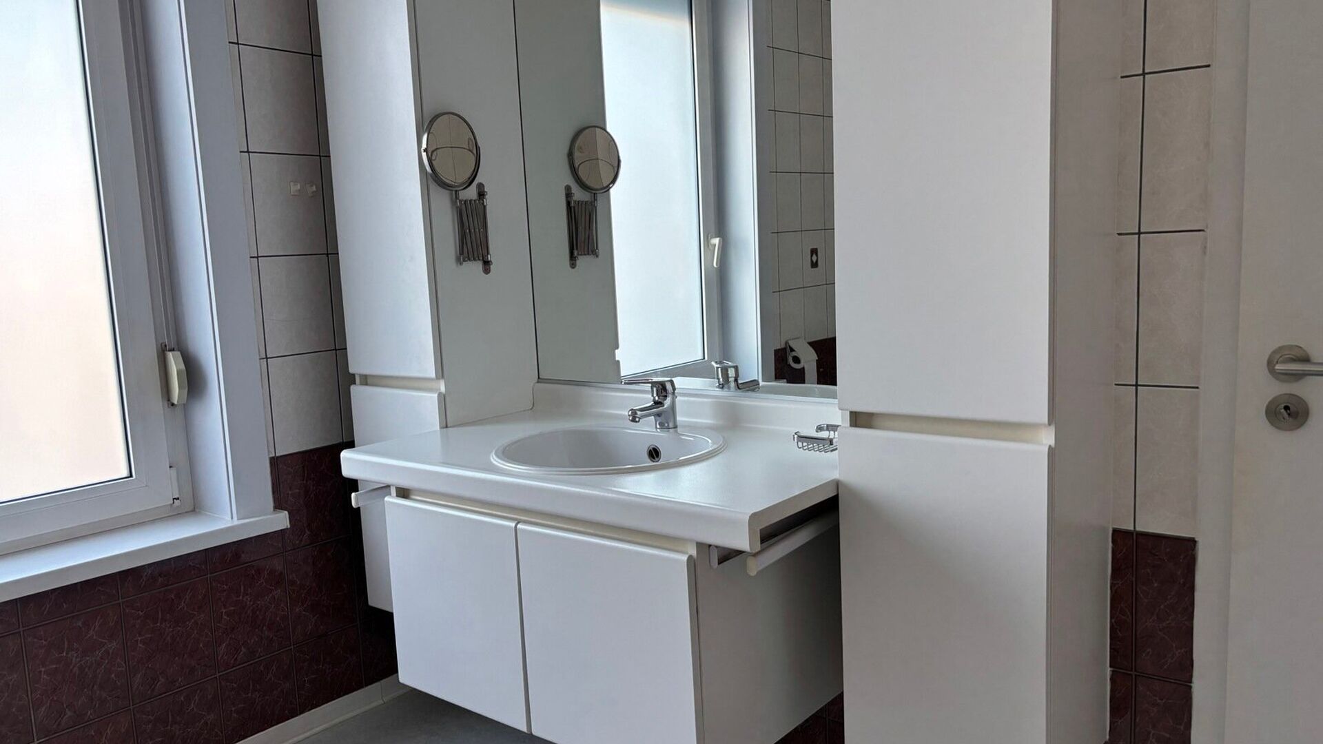 Cette charmante maison est située dans la tranquille et accueillante Richard Valvekensstraat à Kessel-op. La propriété offre une combinaison idéale de confort et de tranquillité, parfaite pour ceux qui recherchent un endroit agréable à vivre dans