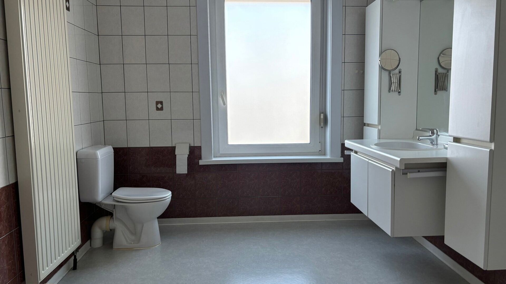 Cette charmante maison est située dans la tranquille et accueillante Richard Valvekensstraat à Kessel-op. La propriété offre une combinaison idéale de confort et de tranquillité, parfaite pour ceux qui recherchent un endroit agréable à vivre dans