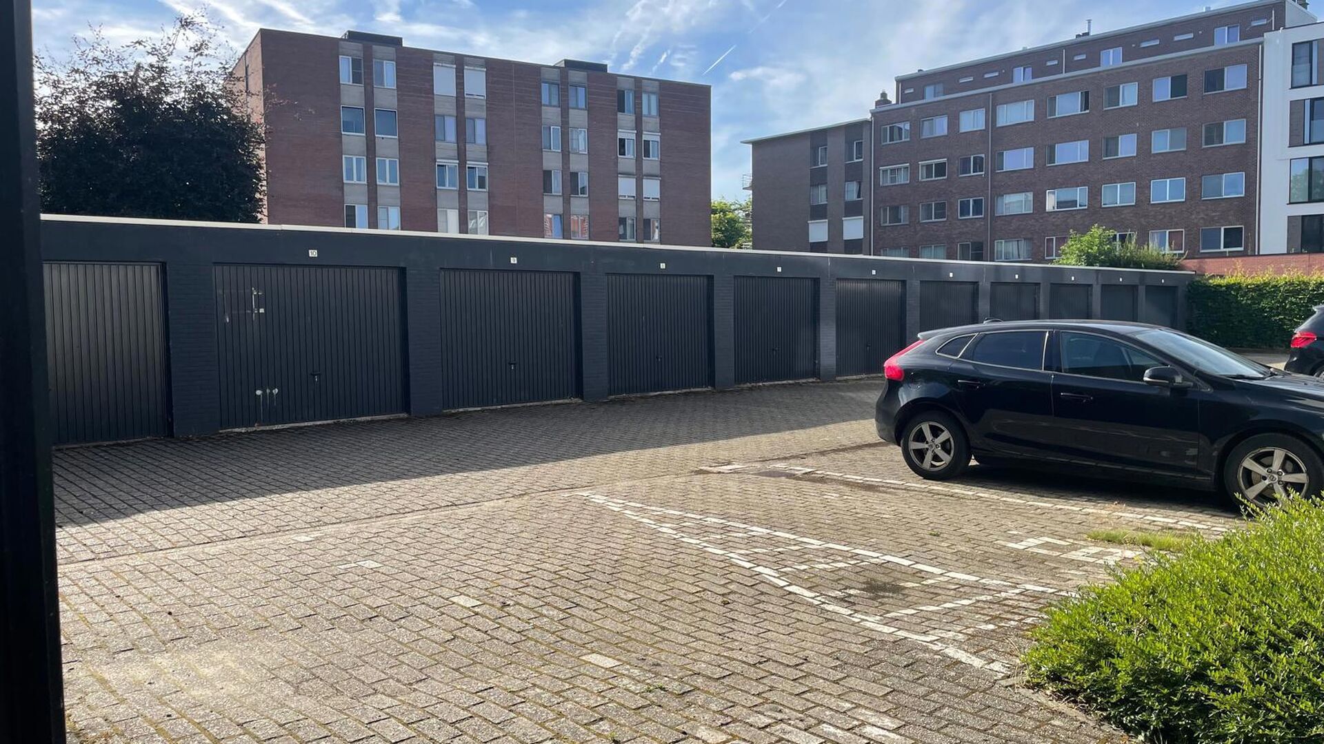 Découvrez la solution de stationnement idéale en plein cœur animé de Louvain ! Cette place de parking bénéficie d'un emplacement privilégié et de mesures de sécurité telles qu'une barrière d'accès et une vidéosurveillance.
Caractéristiques