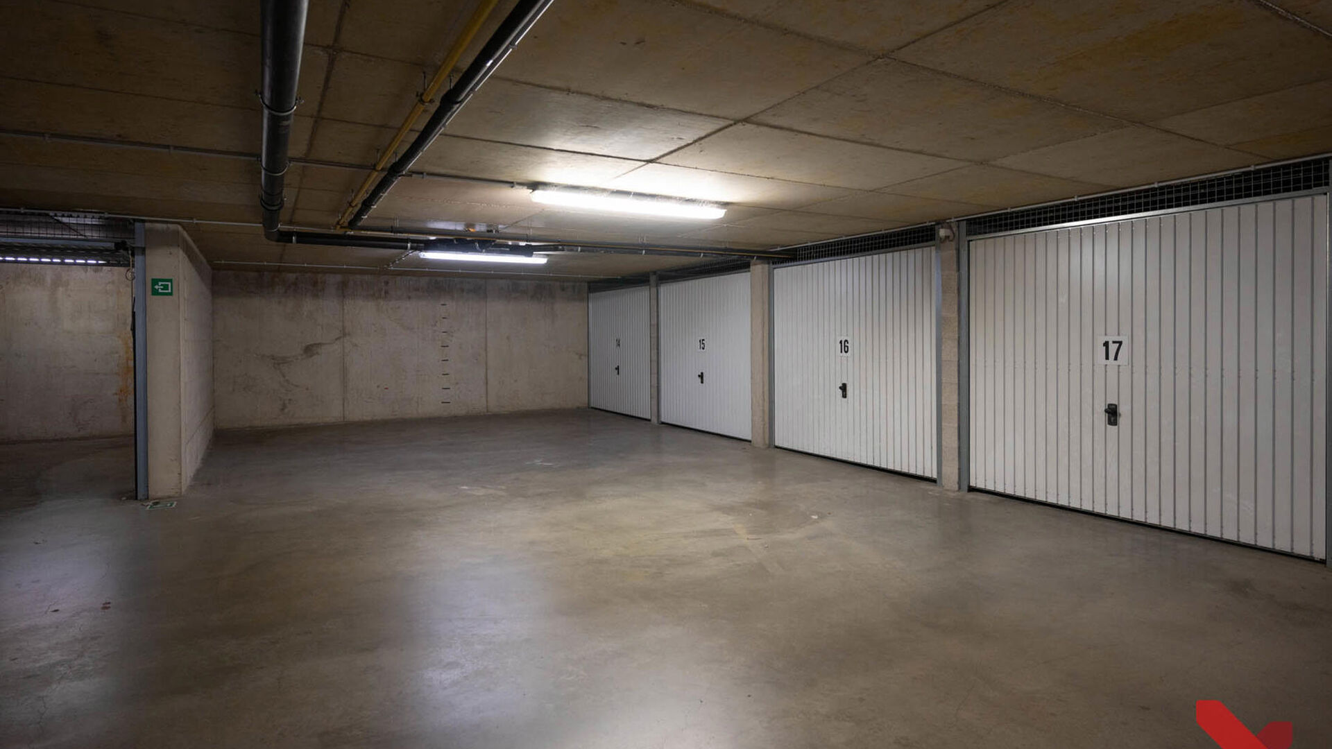 Spacieux parking souterrain &agrave; vendre dans la Residentie Cartijnenveld, situ&eacute; dans le centre de Louvain, dans le parking souterrain de l'ancienne Rijkswachtskazerne au niveau -1. L'acc&egrave;s se fait par la Dagobertstraat et dispose d'un portail &agrave; fermeture
