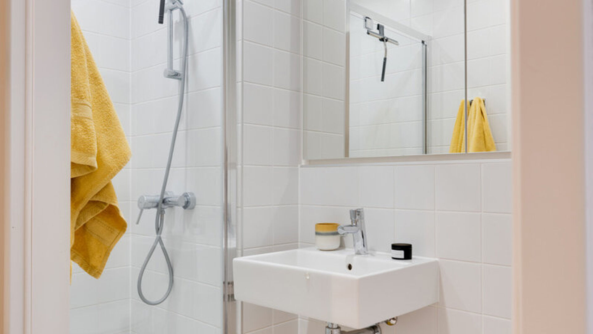 Student rooms located in the ACE student residence at 266 Knight Street. This room has its own bathroom, is furnished with: a bed, desk, bookshelf, closet and refrigerator. Each hallway has its common kitchen, where each student has their own kitchen cabi