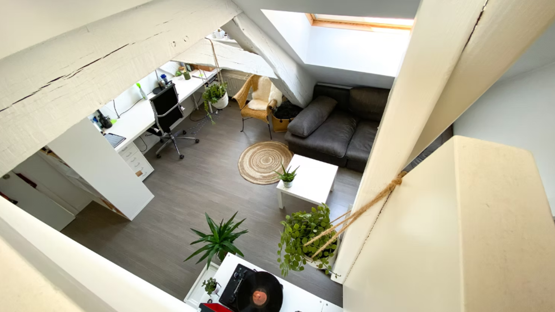 Student room for rent in the Vaartstraat in Leuven.
Rent: 665 euro/month + 130 euro for utilities