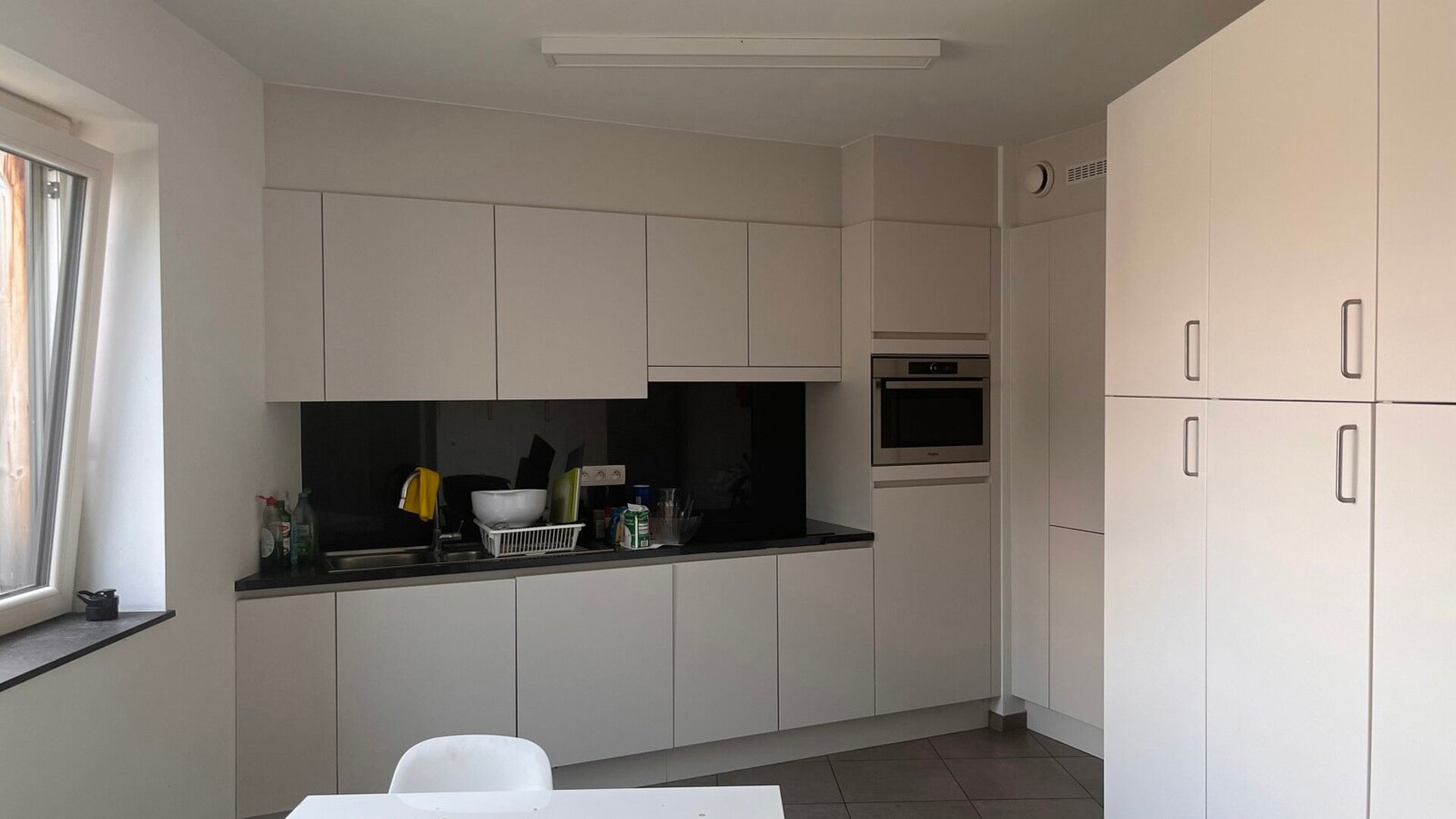 The room is for individual use only and is furnished with a bed, mattress, desk, chair, bookshelf, and wardrobe. The room also has access to hot and cold water and a private toilet. An internet connection via network cable is provided; the tenant must sub