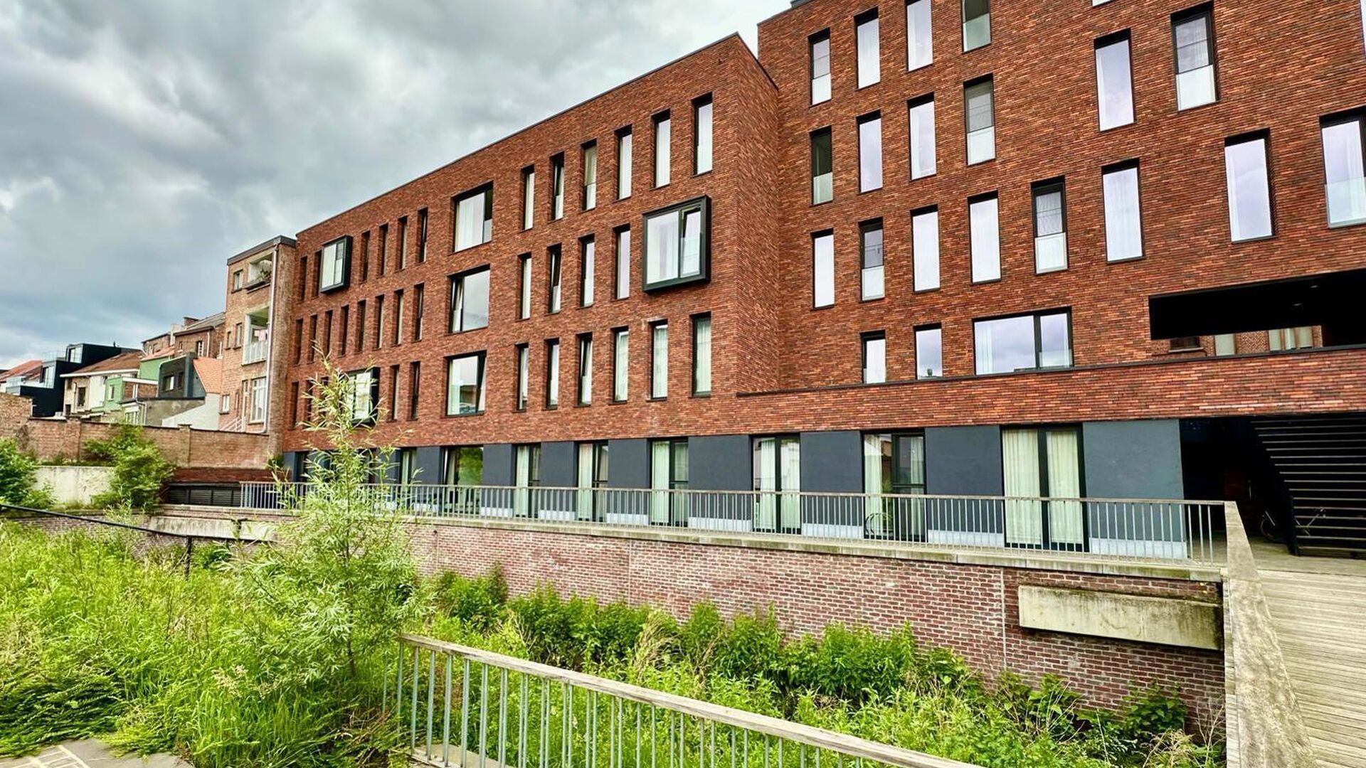 Student room located in a cozy student residence in a top location.
The rented property includes the following (utility) facilities/services, which are shared with the other residents: a furnished kitchen, spacious living room, bike storage, TV connecti