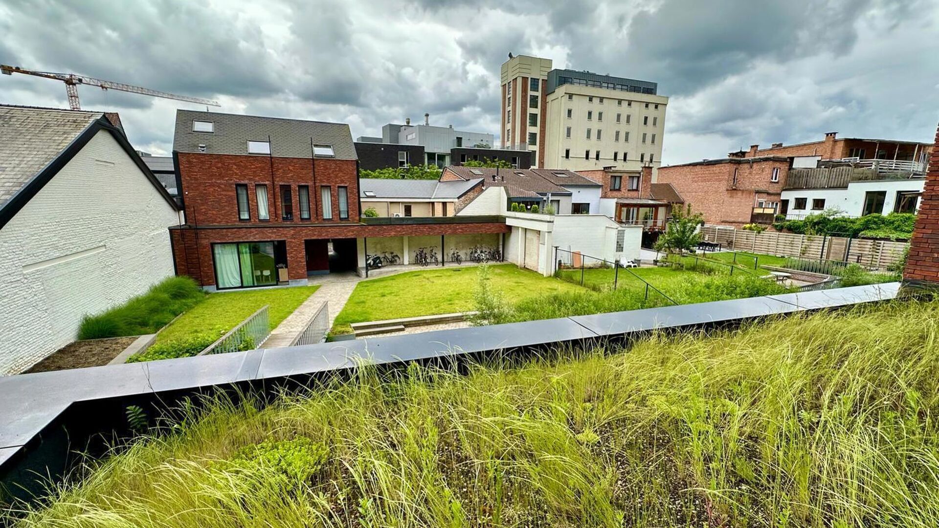 Student room located in a cozy student residence in a top location.
The rented property includes the following (utility) facilities/services, which are shared with the other residents: a furnished kitchen, spacious living room, bike storage, TV connecti