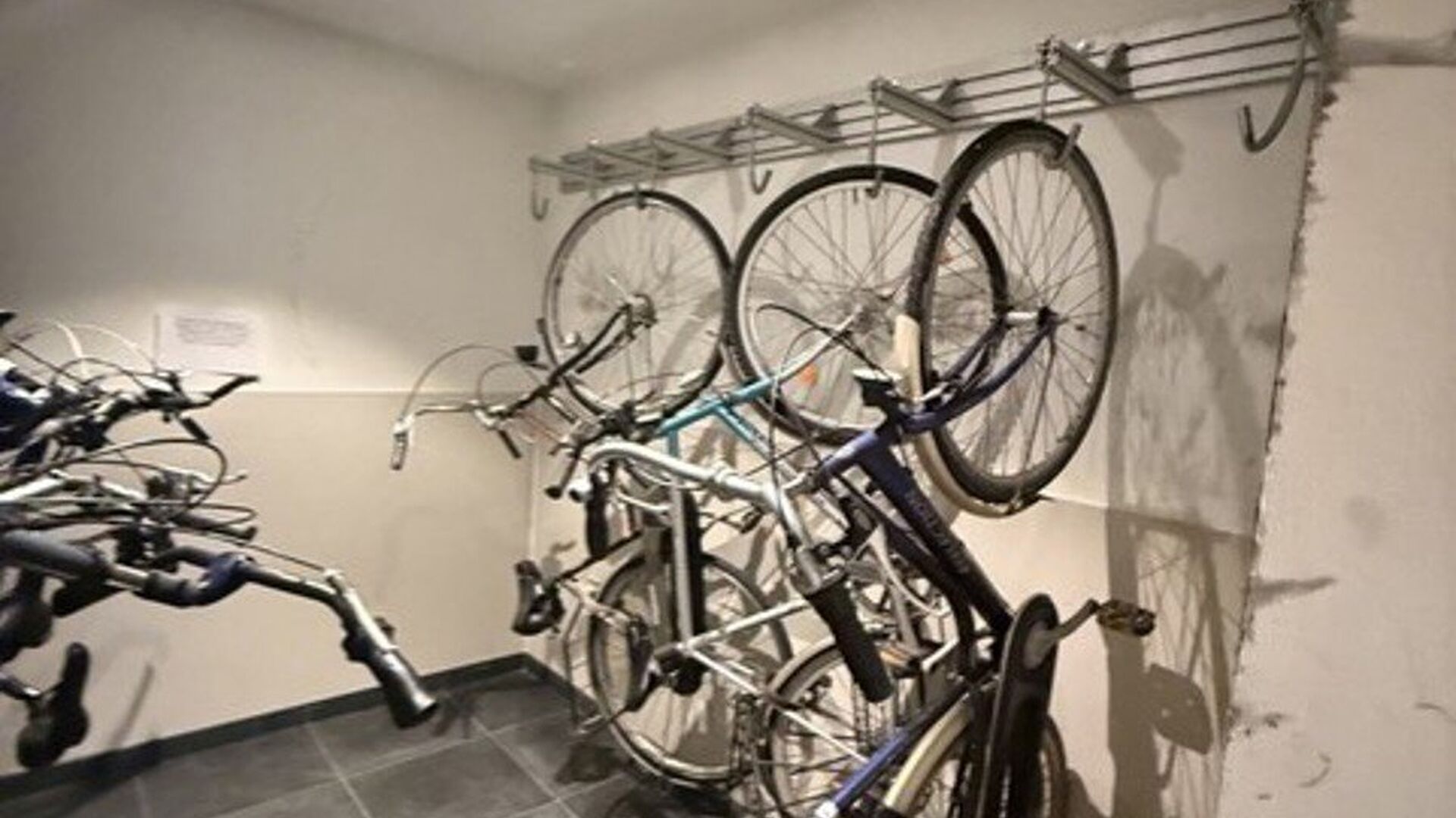 Are you looking for a comfortable student room? Then this cosy student room could be exactly what you are looking for. The room features a private bathroom and is part of a well-maintained student residence. Residents also have access to a shared kitchen,