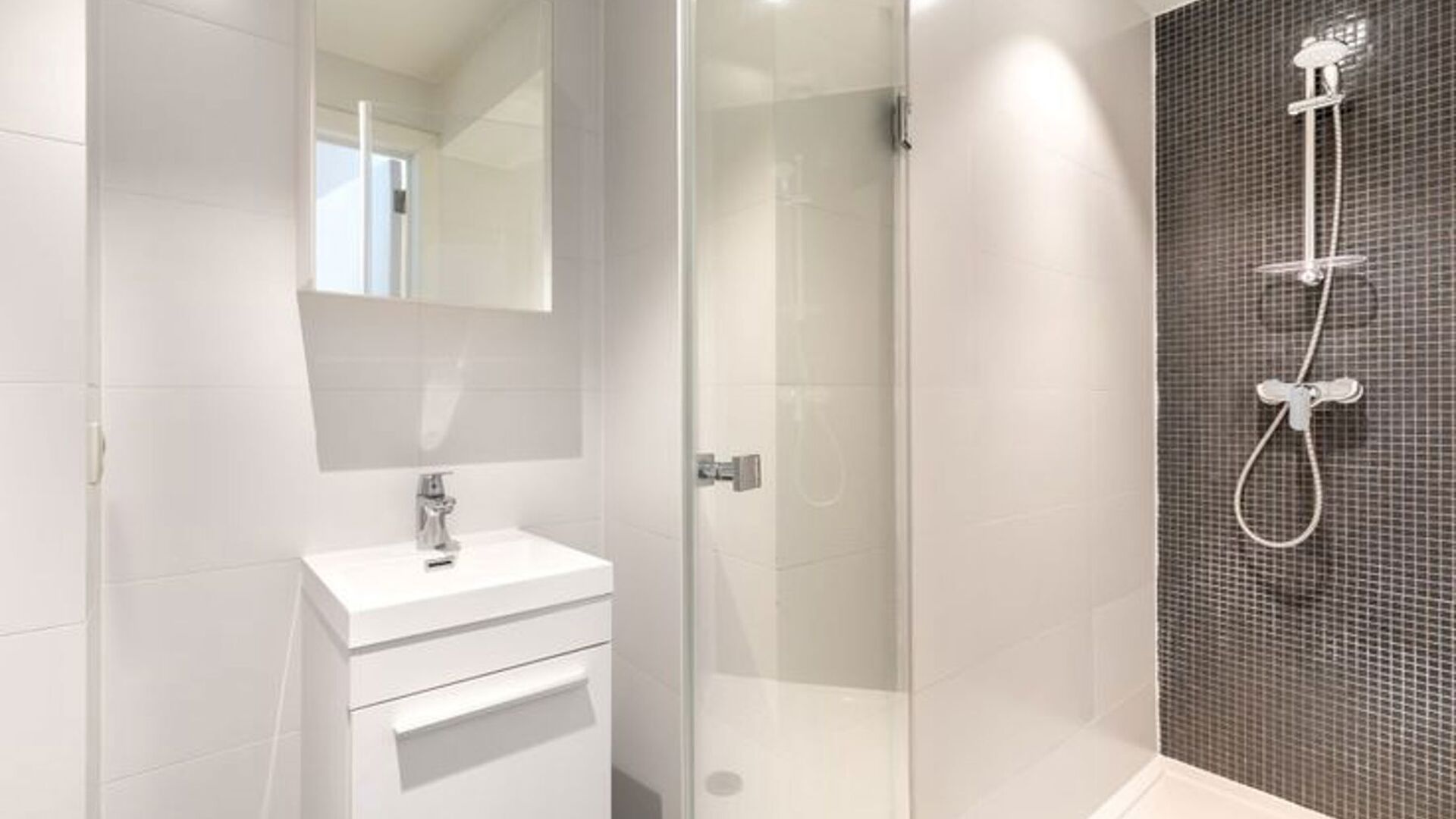 Are you looking for a comfortable student room? Then this cosy student room could be exactly what you are looking for. The room features a private bathroom and is part of a well-maintained student residence. Residents also have access to a shared kitchen,