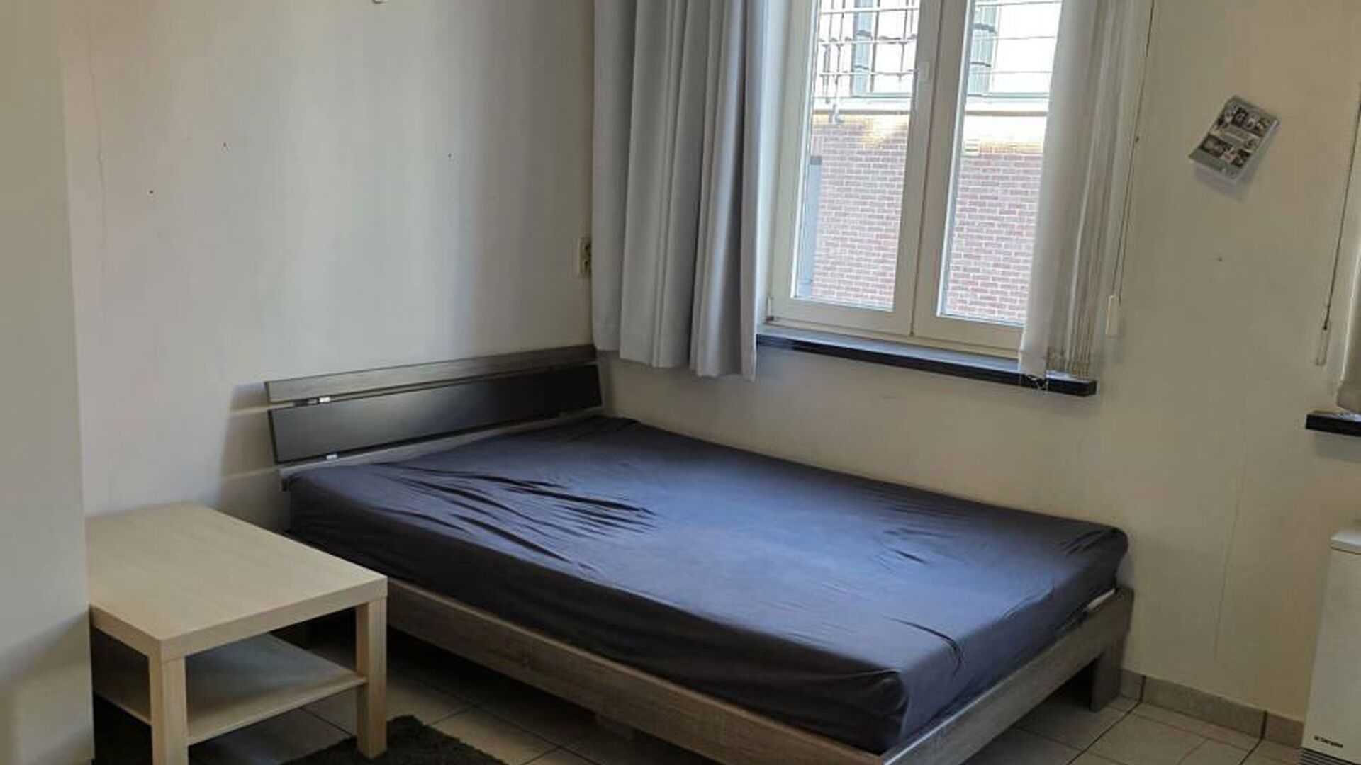 This cosy and practical student room in Lepelstraat, Leuven, is an ideal place to stay during your studies. The room is furnished and includes a bed, desk, wardrobe and refrigerator.

The room offers everything you need for a comfortable stay. Its locatio