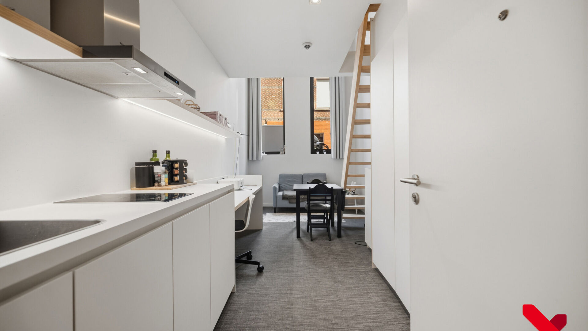 Welcome to the 'Ace' residence, located in a quiet neighborhood in the heart of Leuven. This studio offers everything you need to study, relax, and enjoy a fantastic student life!
Step inside and discover your own private space, complete with a private b