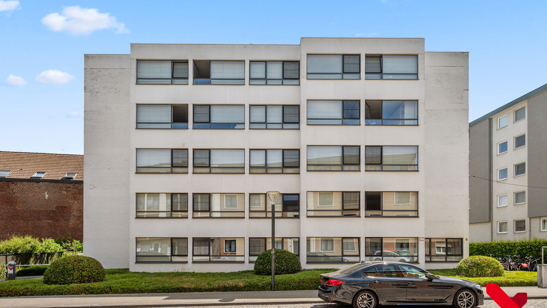 Looking for a comfortable, move-in-ready student room in Leuven? This modern studio on the fourth floor of the 'Archiv' residence combines an excellent location with all modern comforts.

The studio features a fully equipped kitchen, a private bathroom, a