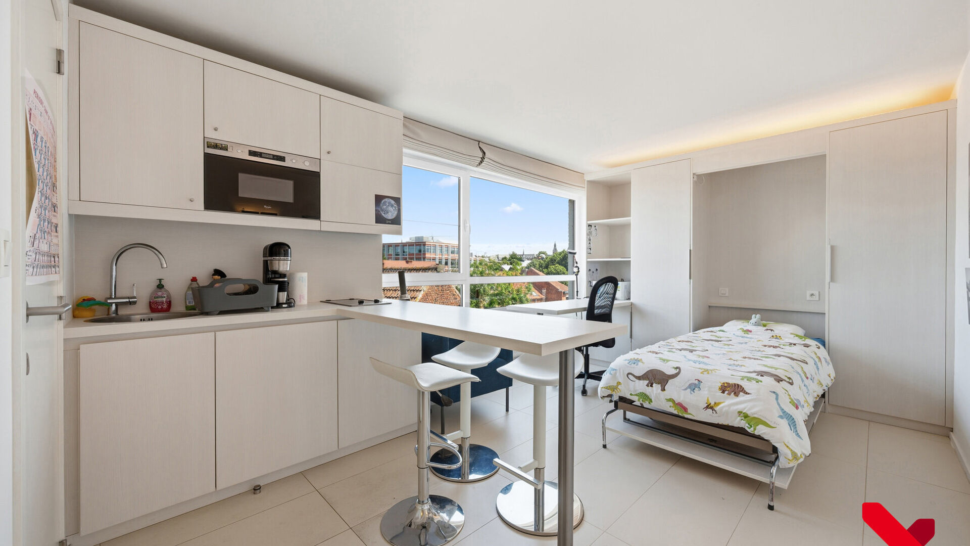 Looking for a comfortable, move-in-ready student room in Leuven? This modern studio on the fourth floor of the 'Archiv' residence combines an excellent location with all modern comforts.

The studio features a fully equipped kitchen, a private bathroom, a