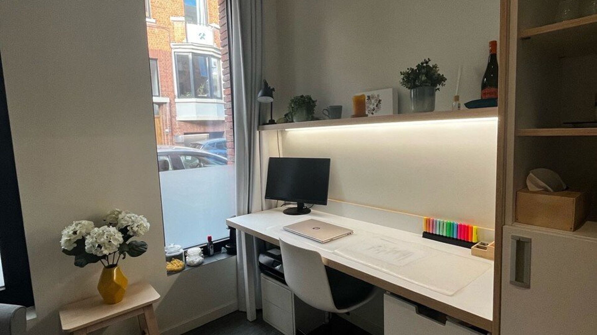 Studentenkamers gelegen in de studentenresidentie ACE op de Ridderstraat 266. Deze kamer heeft eigen sanitair, is gemeubeld met: een bed, bureau, boekenrek, kleerkast en frigo. Elke gang heeft zijn gemeenschappelijke keuken, waar elke student zijn eigen k