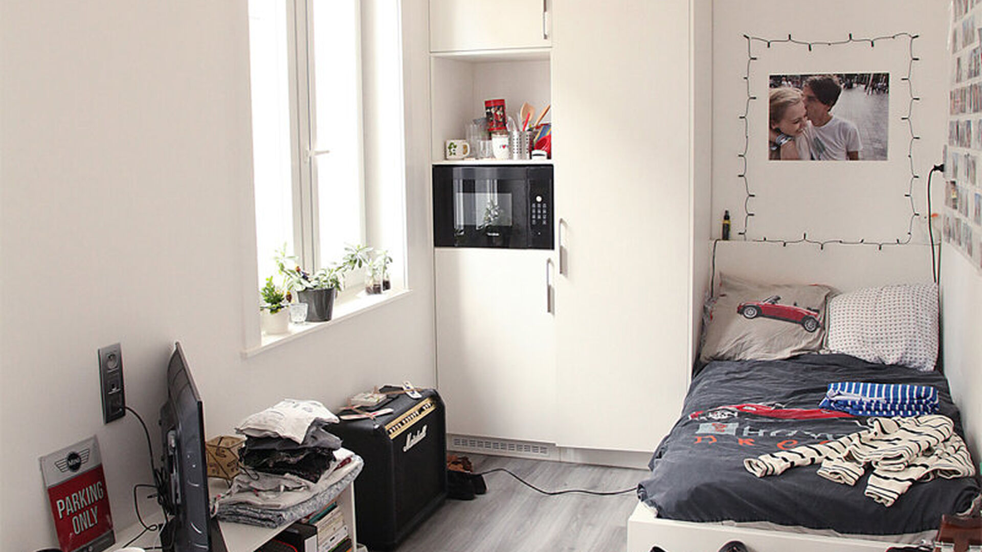 VOOR HET HUIDIGE ACADEMIEJAAR (tot 09/09/2026) & ALLEEN VOOR STUDENTEN
Deze kleinschalige residentie nabij de Lei en de Vismarkt heeft nog 1 studentenkamer beschikbaar, gelegen op het tweede verdiep, biedt een comfortabele en praktische leefruimte voor s