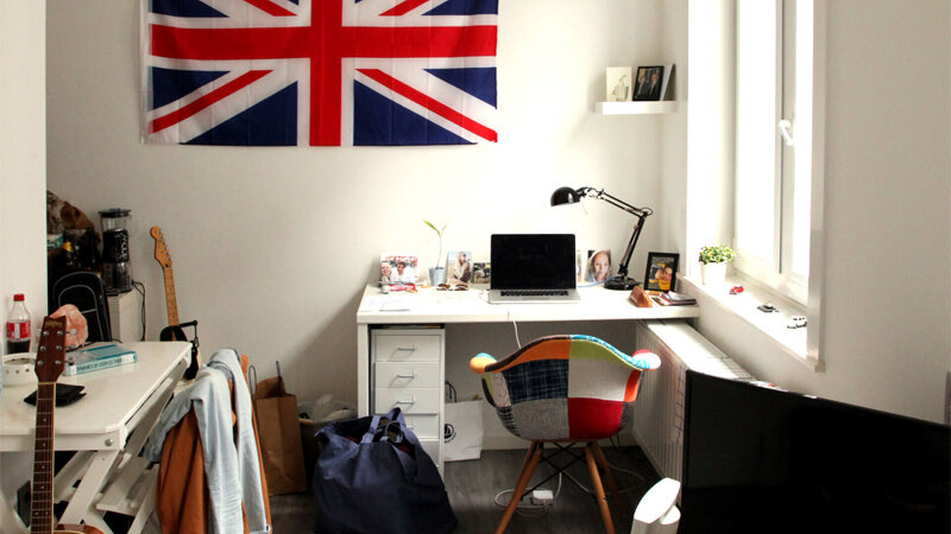 VOOR HET HUIDIGE ACADEMIEJAAR (tot 09/09/2026) & ALLEEN VOOR STUDENTEN
Deze kleinschalige residentie nabij de Lei en de Vismarkt heeft nog 1 studentenkamer beschikbaar, gelegen op het tweede verdiep, biedt een comfortabele en praktische leefruimte voor s