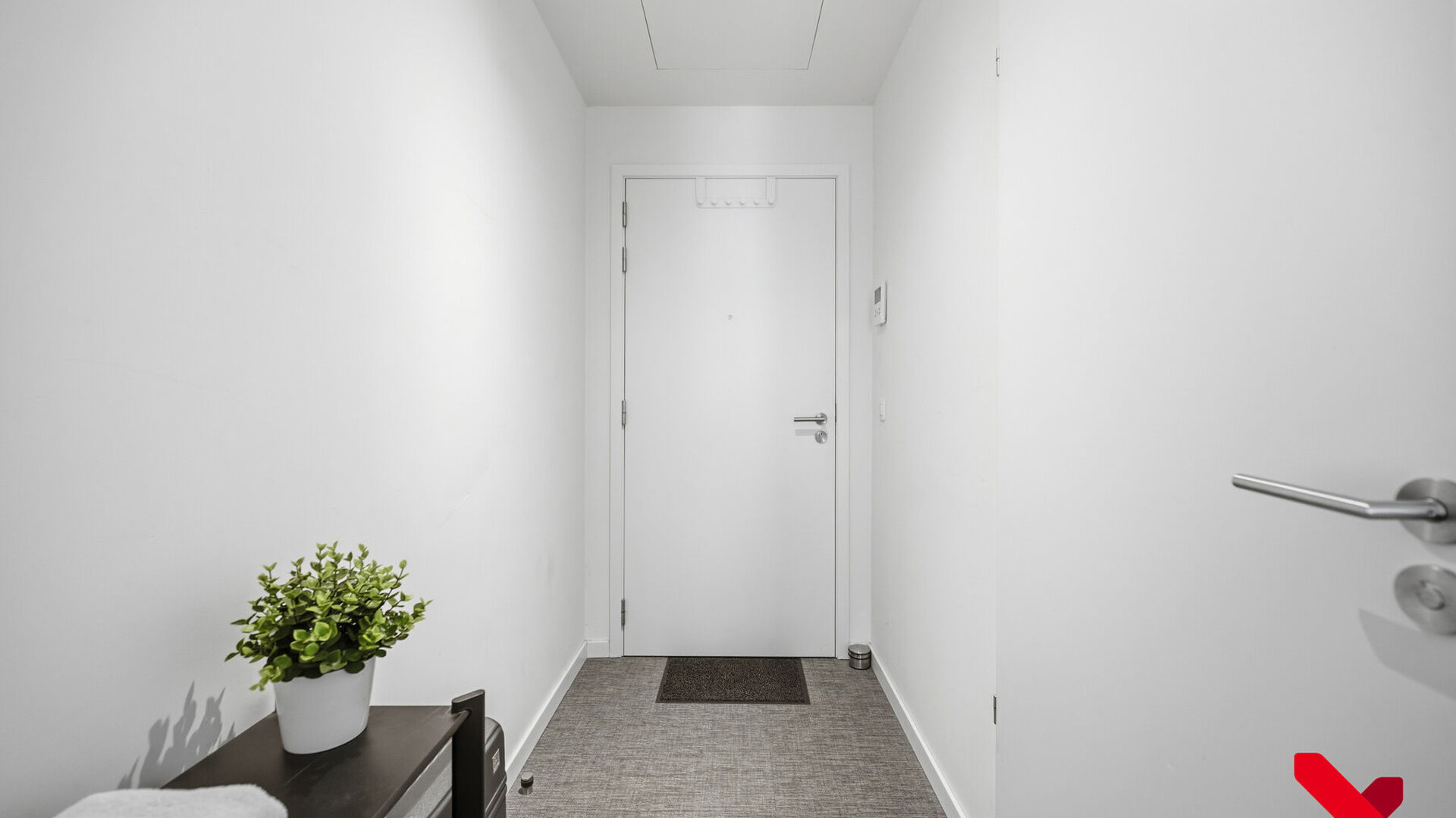 Welkom in residentie 'Ace', gelegen in een rustige buurt, in hartje Leuven. Deze kamer biedt alles wat je nodig hebt om te studeren, te ontspannen en te genieten van een fantastische studententijd!
Stap binnen en ontdek jouw eigen privéruimte, compleet