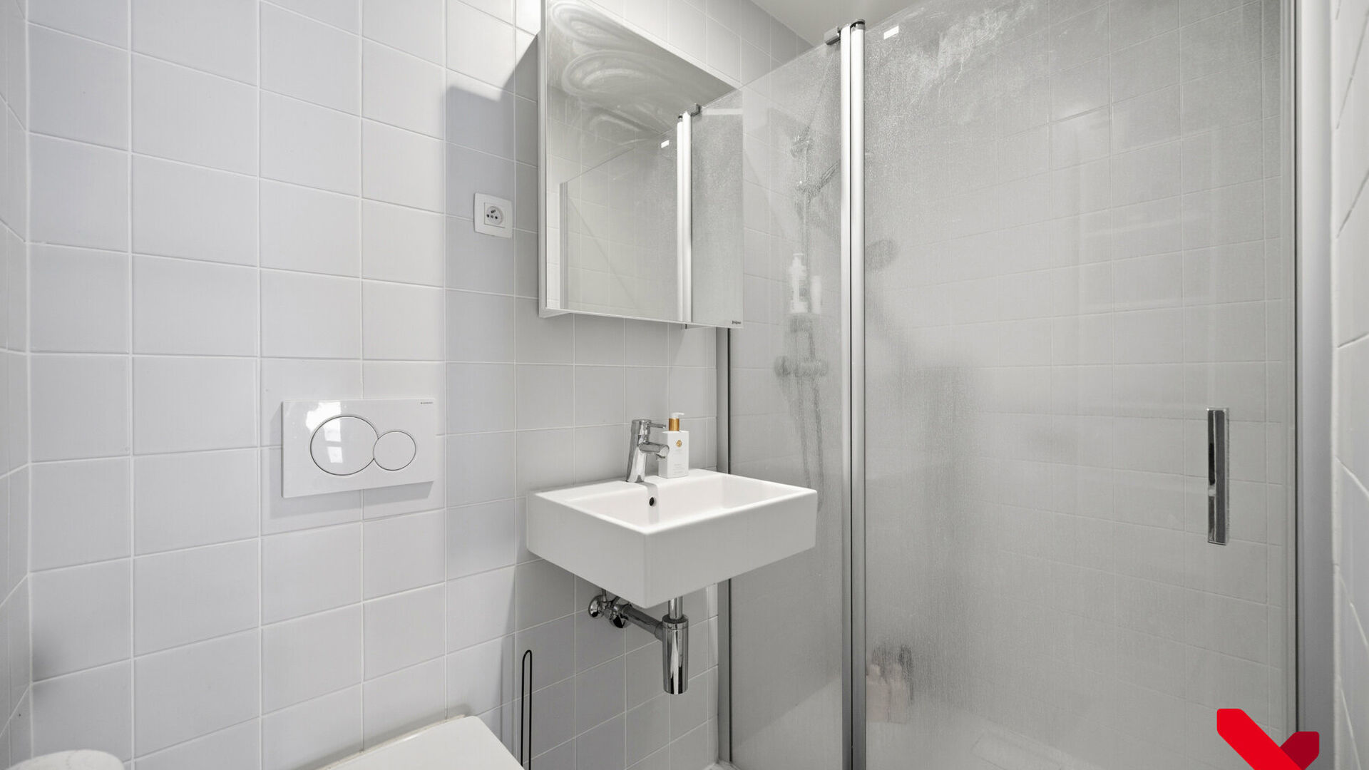 Welkom in residentie 'Ace', gelegen in een rustige buurt, in hartje Leuven. Deze studio biedt alles wat je nodig hebt om te studeren, te ontspannen en te genieten van een fantastische studententijd!
Stap binnen en ontdek jouw eigen privéruimte, compleet