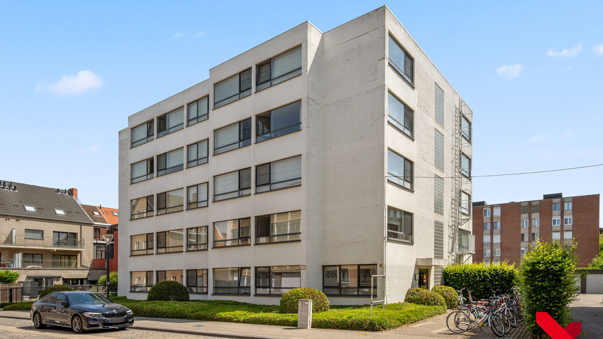 Op zoek naar een comfortabele en instapklare studentenkamer in Leuven? Deze moderne studio op de vierde verdieping van residentie Archiv combineert een uitstekende ligging met alle hedendaagse comfort.
De studio beschikt over een volledig uitgeruste keuk