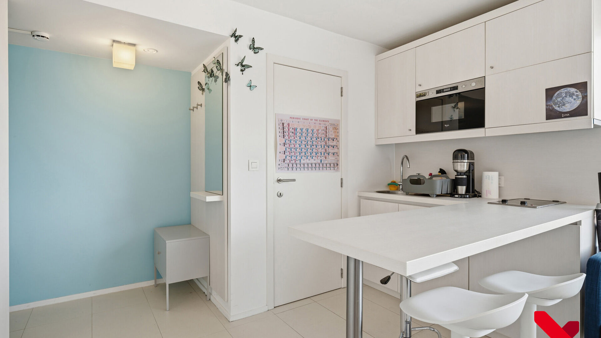Op zoek naar een comfortabele en instapklare studentenkamer in Leuven? Deze moderne studio op de vierde verdieping van residentie Archiv combineert een uitstekende ligging met alle hedendaagse comfort.
De studio beschikt over een volledig uitgeruste keuk