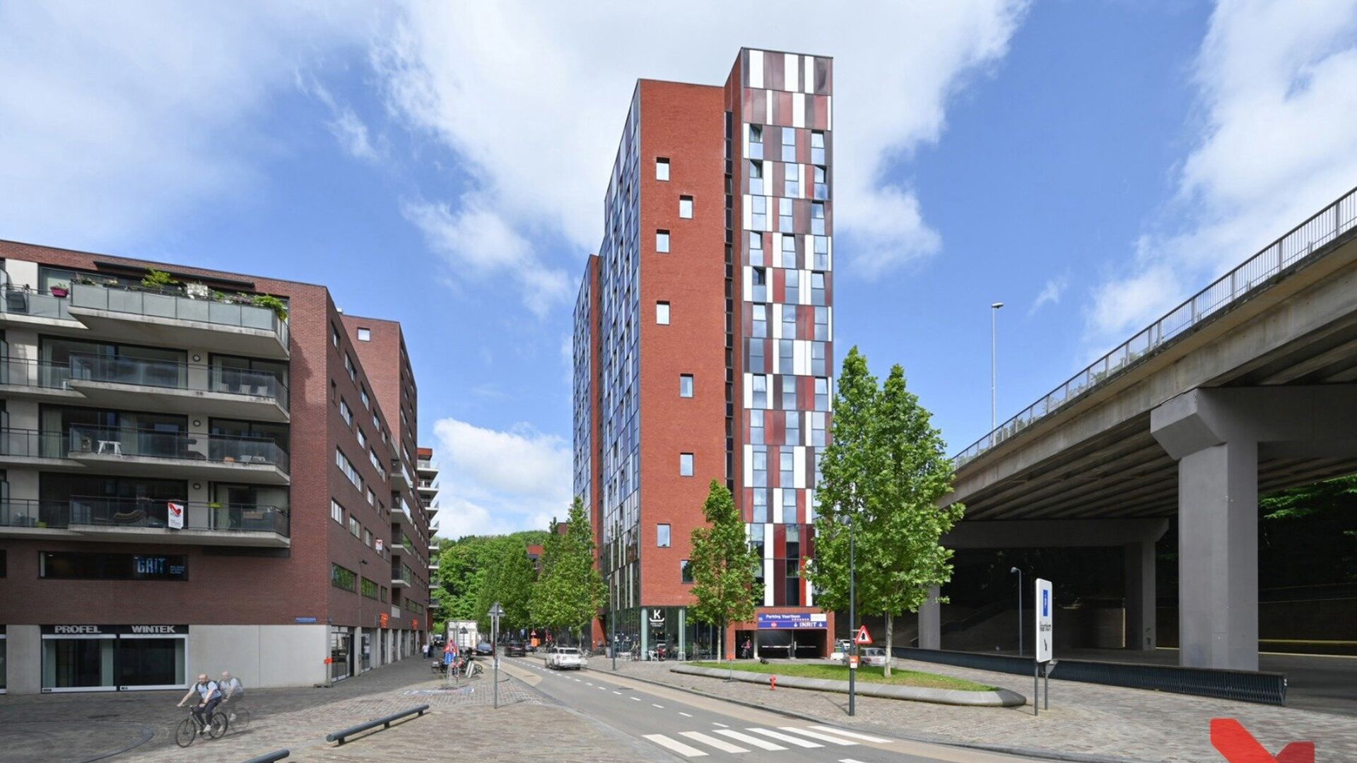 Welkom in Leuven! Ben je op zoek naar een investeringsmogelijkheid waar je jezelf geen zorgen hoeft te maken over het verhuren en beheren van jouw eigendom? Dan bent u hier aan het juiste adres! Waterview is een uniek project dat jou de perfecte gelegenhe