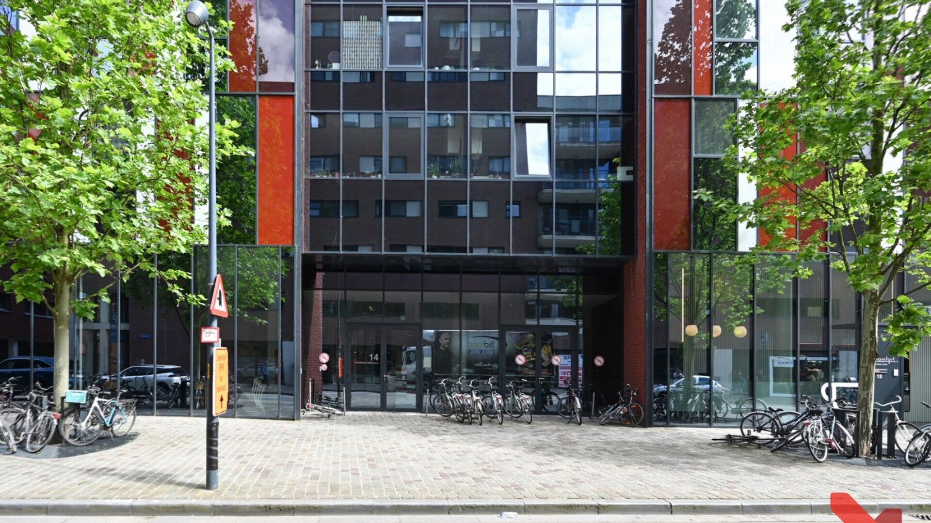 Welkom in Leuven! Ben je op zoek naar een investeringsmogelijkheid waar je jezelf geen zorgen hoeft te maken over het verhuren en beheren van jouw eigendom? Dan bent u hier aan het juiste adres! Waterview is een uniek project dat jou de perfecte gelegenhe